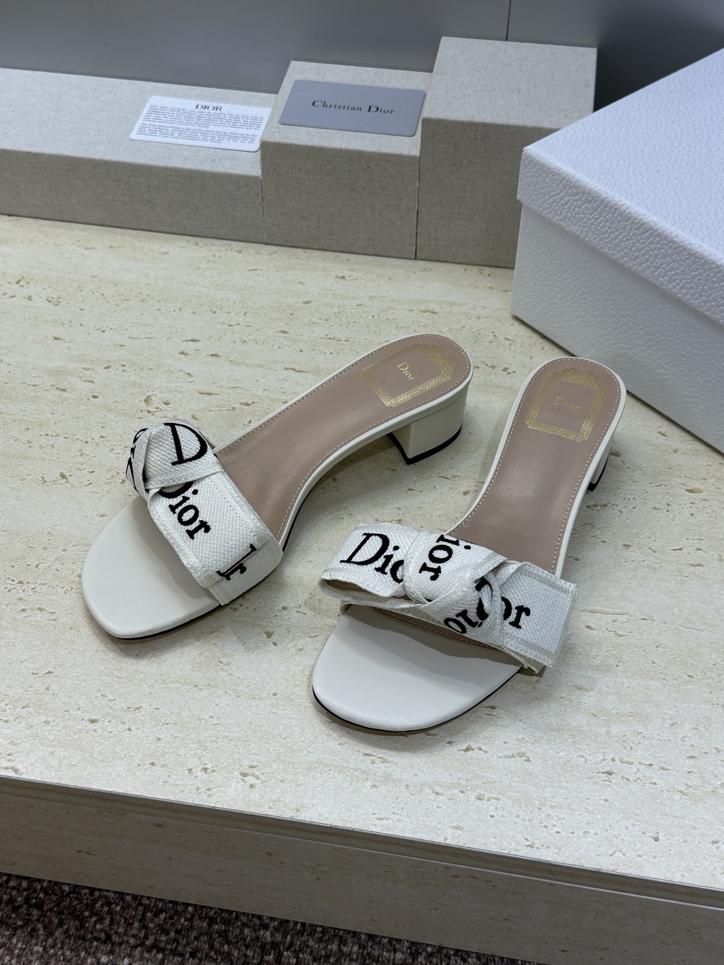 迪奥 Dior 2026 春夏新款J‘ADIOR织带系列粗跟蝴蝶结沙滩女鞋 CD字母logo提花刺绣平底