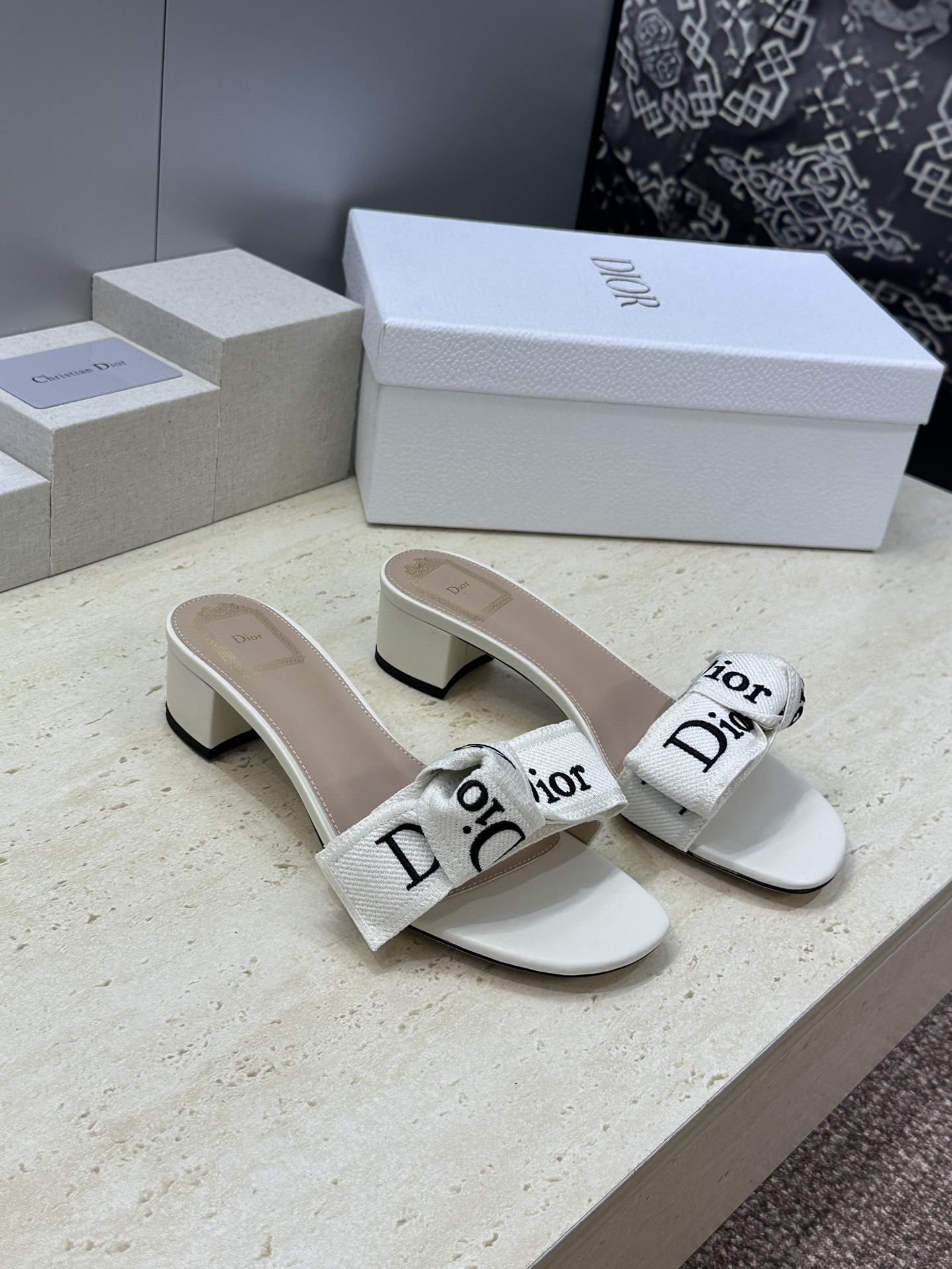 迪奥 Dior 2026 春夏新款J‘ADIOR织带系列粗跟蝴蝶结沙滩女鞋 CD字母logo提花刺绣平底