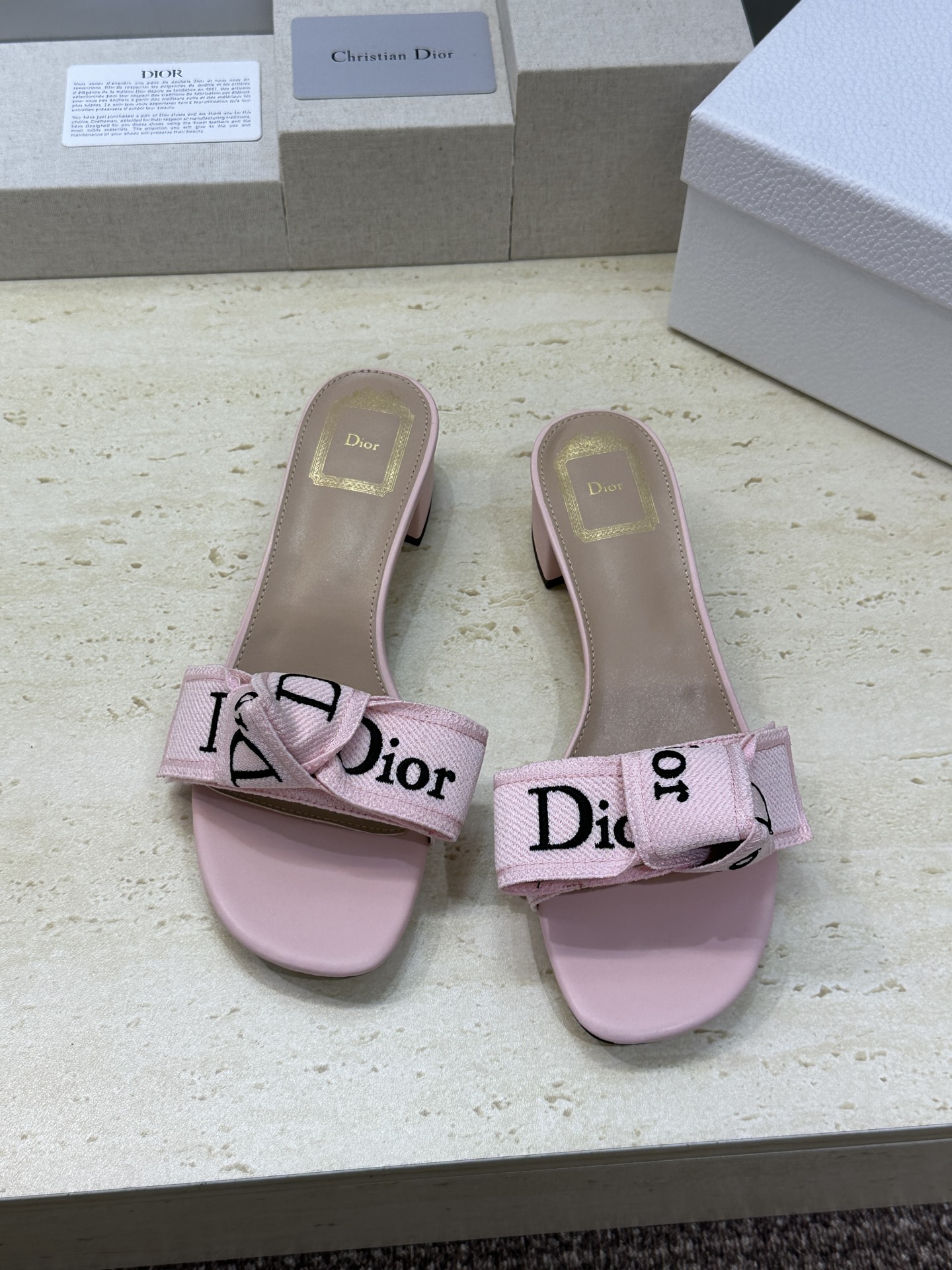 迪奥 Dior 2026 春夏新款J‘ADIOR织带系列粗跟蝴蝶结沙滩女鞋 CD字母logo提花刺绣平底