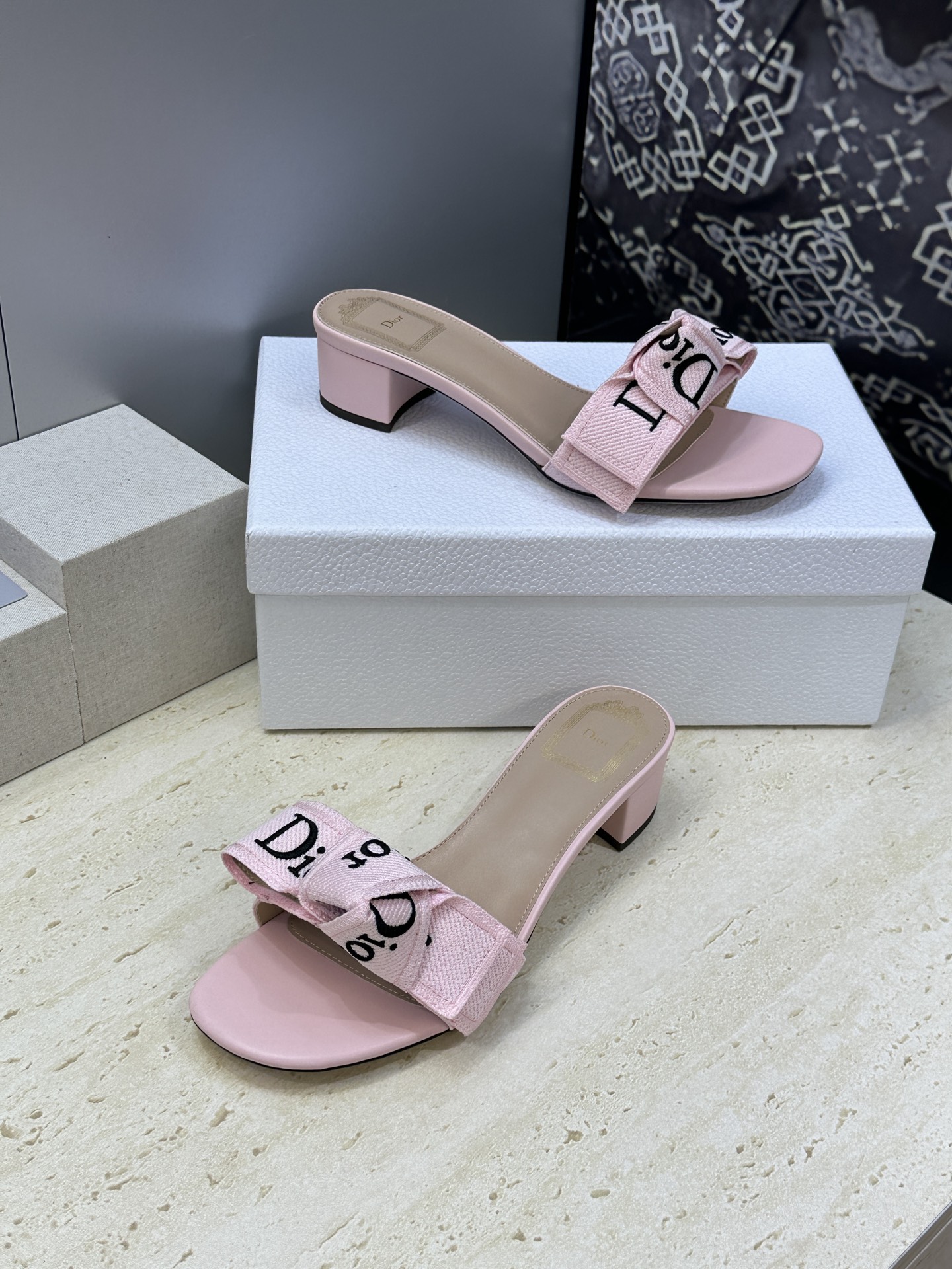 迪奥 Dior 2026 春夏新款J‘ADIOR织带系列粗跟蝴蝶结沙滩女鞋 CD字母logo提花刺绣平底