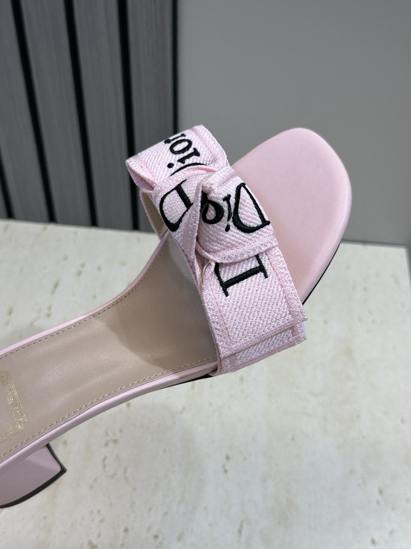 迪奥 Dior 2026 春夏新款J‘ADIOR织带系列粗跟蝴蝶结沙滩女鞋 CD字母logo提花刺绣平底