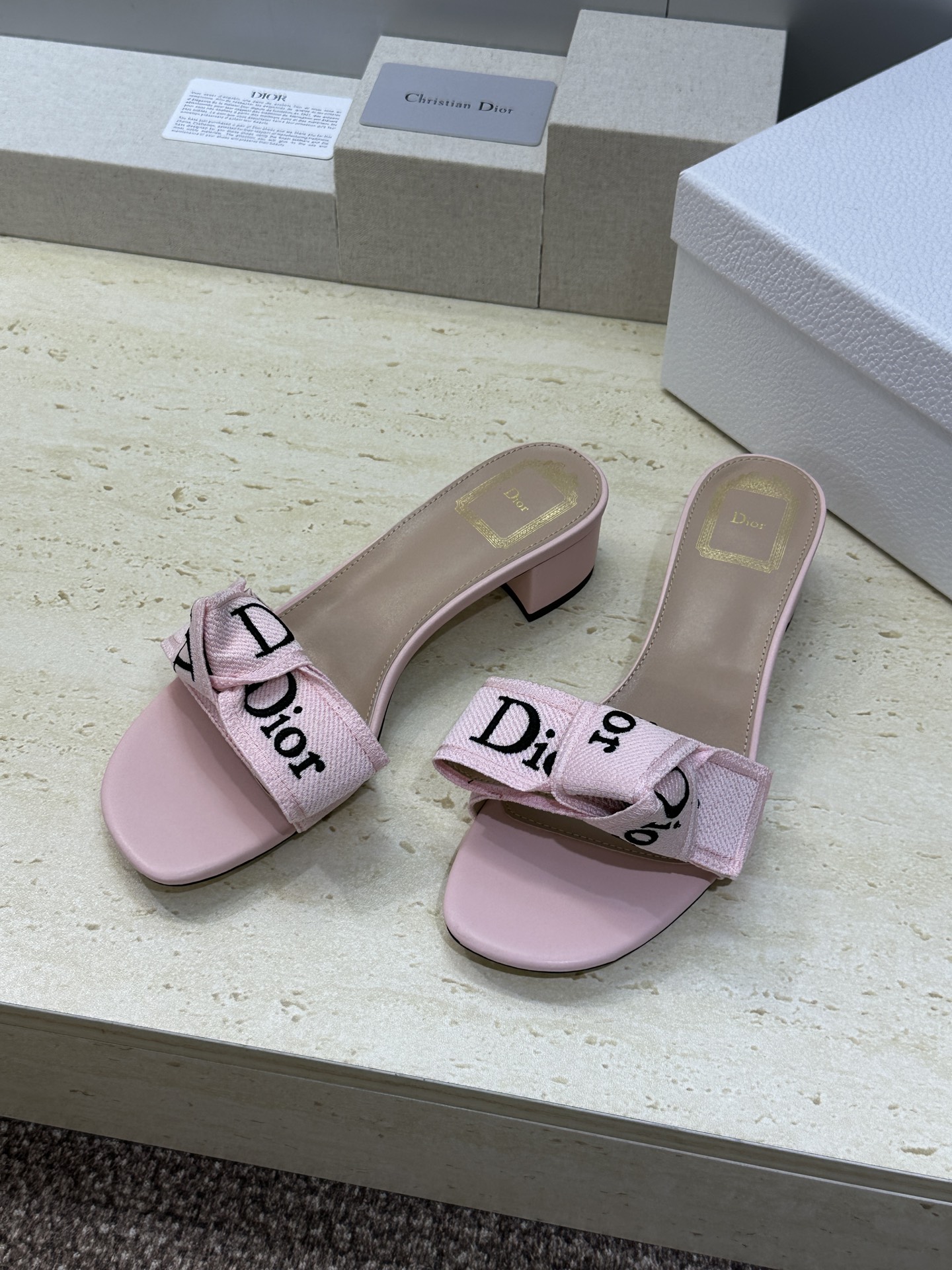 迪奥 Dior 2026 春夏新款J‘ADIOR织带系列粗跟蝴蝶结沙滩女鞋 CD字母logo提花刺绣平底