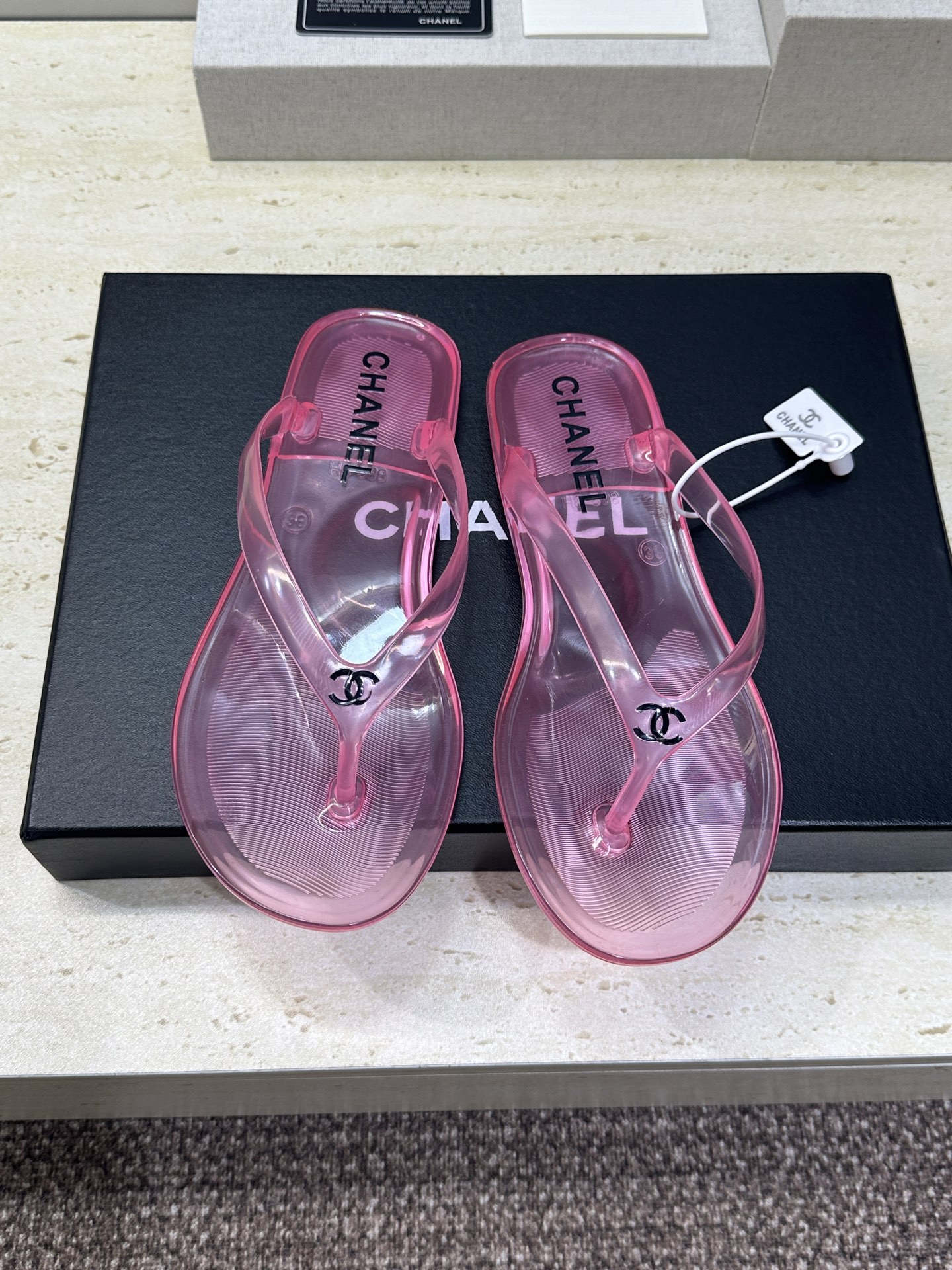 CHANEL 香奈儿 2026春夏平底休闲沙滩女鞋  小香双C字母logo圆头果冻色夹趾人字拖鞋Size