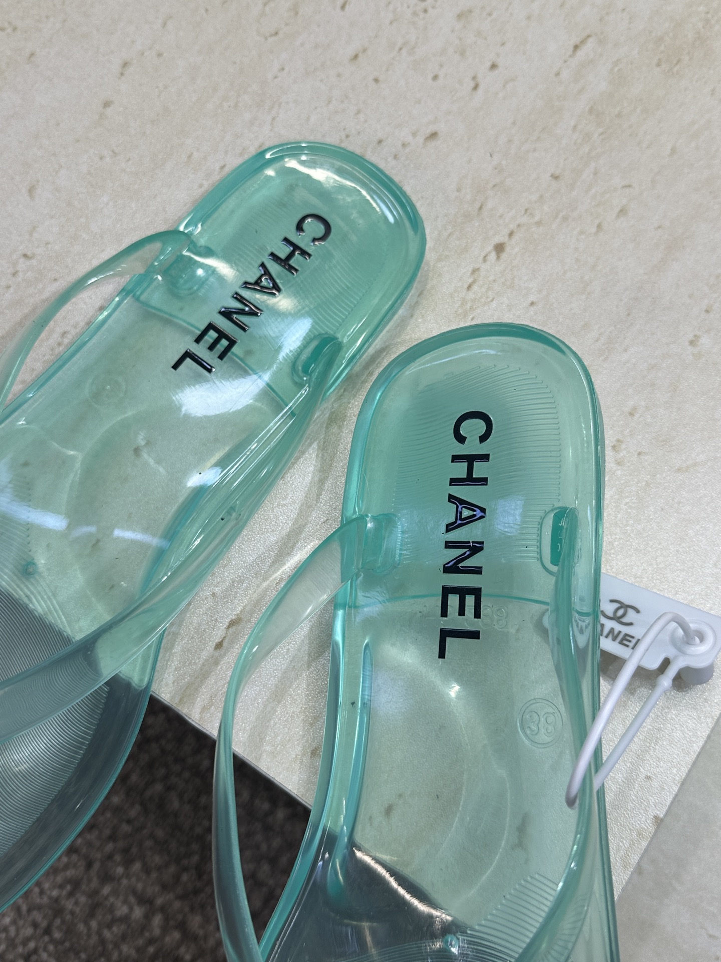 CHANEL 香奈儿 2026春夏平底休闲沙滩女鞋  小香双C字母logo圆头果冻色夹趾人字拖鞋Size