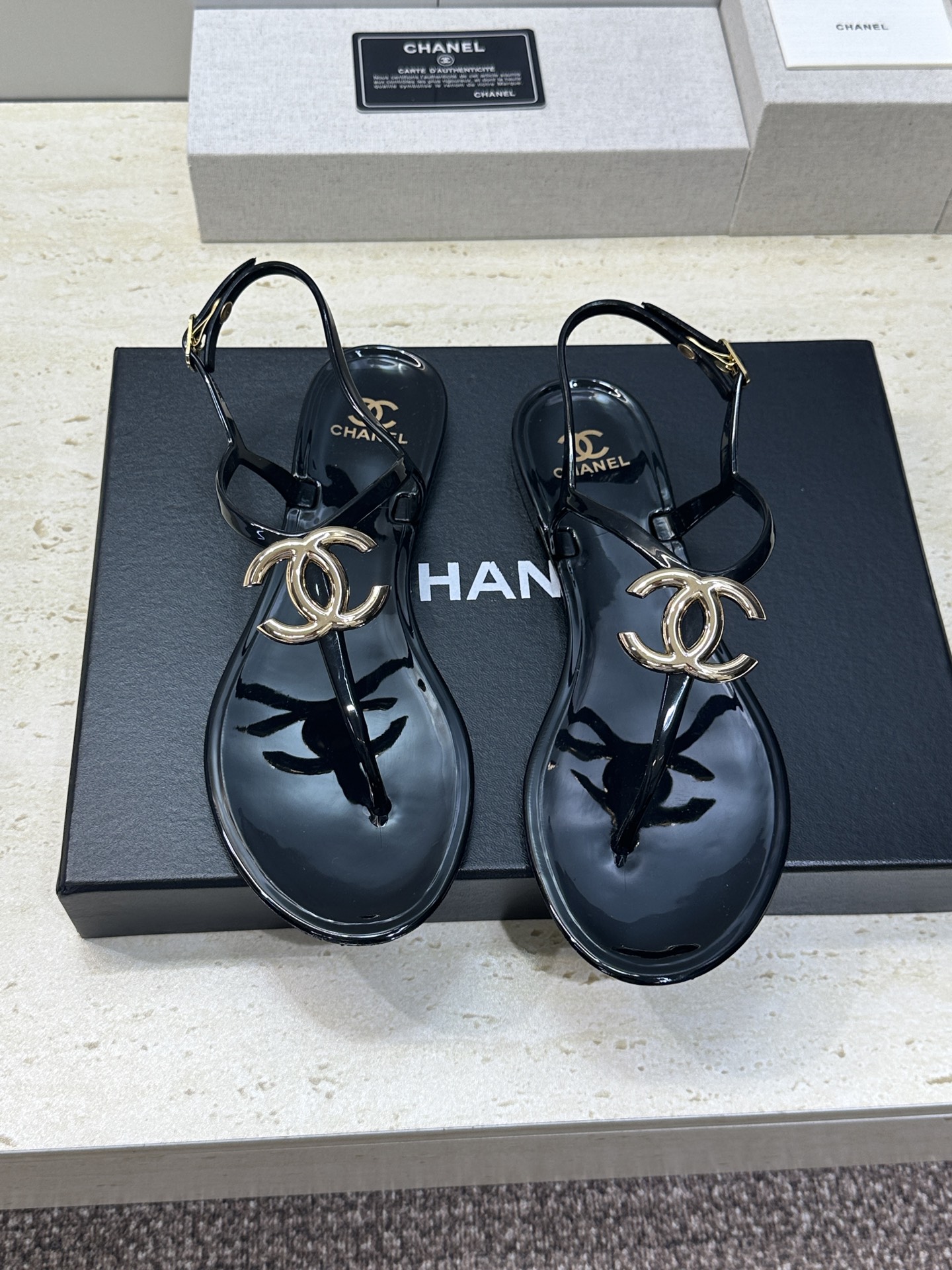 CHANEL 香奈儿 2026春夏平底休闲沙滩女鞋  小香双C字母logo五金扣圆头果冻色夹趾人字拖鞋S