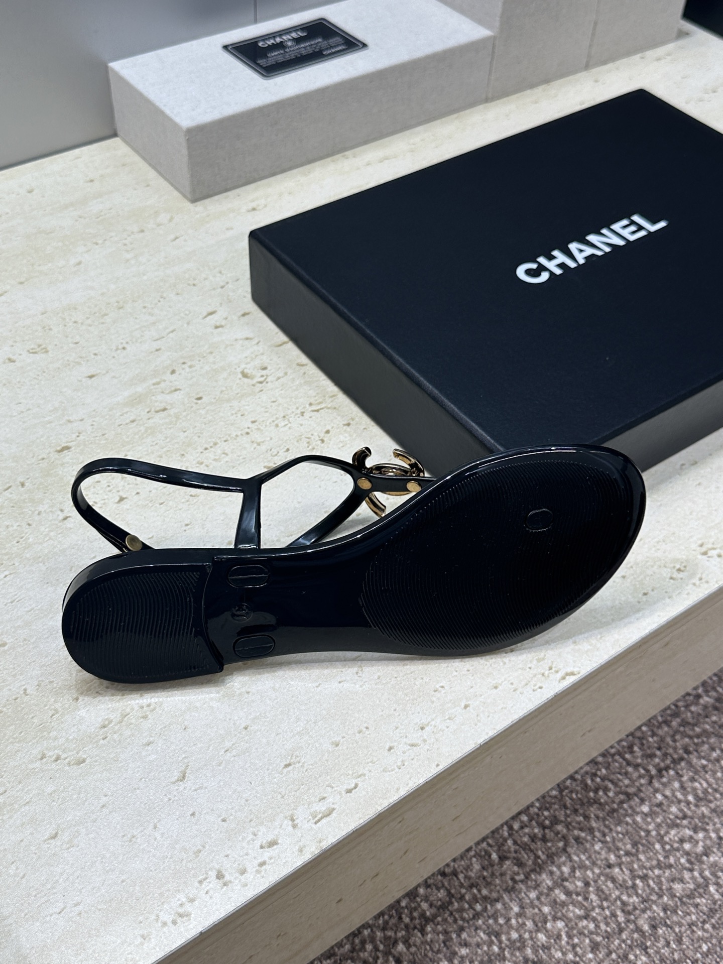 CHANEL 香奈儿 2026春夏平底休闲沙滩女鞋  小香双C字母logo五金扣圆头果冻色夹趾人字拖鞋S
