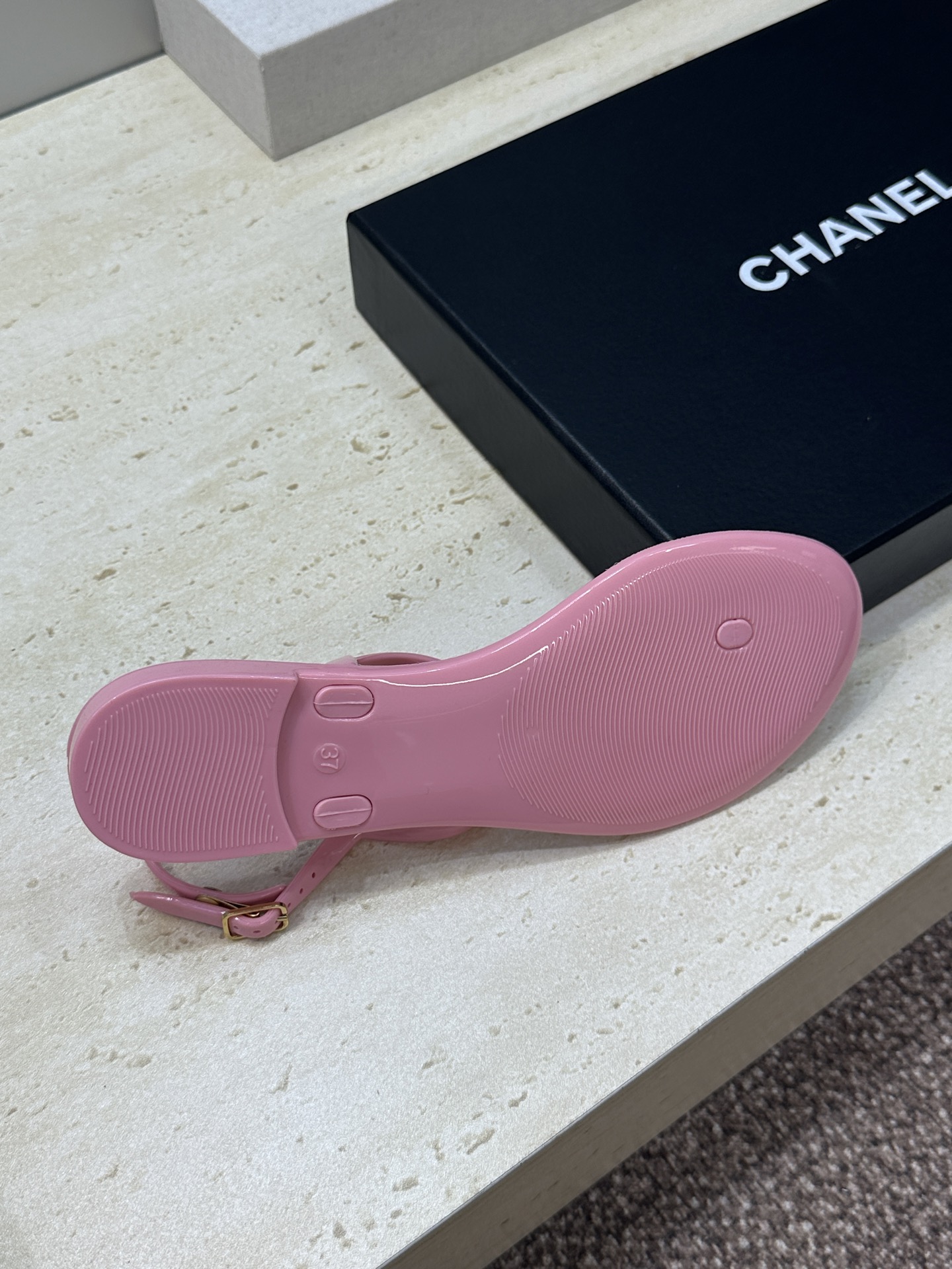 CHANEL 香奈儿 2026春夏平底休闲沙滩女鞋  小香双C字母logo五金扣圆头果冻色夹趾人字拖鞋S