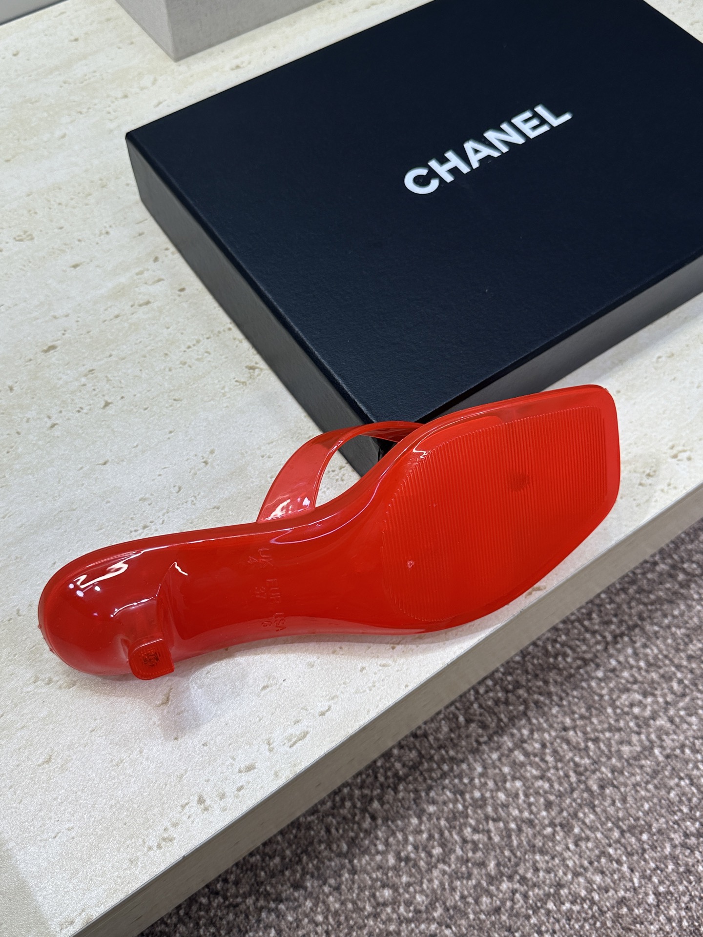 CHANEL 香奈儿 2026春夏平底休闲沙滩女鞋  小香双C字母logo低跟圆头果冻色夹趾人字拖鞋跟高