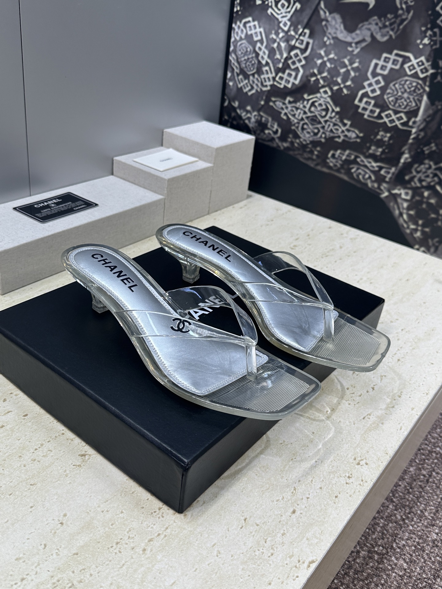 NO:816465,CHANEL Chanel 2026 spring and summer flat casual beach shoes for women Xiaoxiang double C letter logo low heel square toe jelly color flip-flops Heel height: 3.5CM Size36-41, sandals, chanel, chanel, sandals, slippers19860909CHANEL 香奈儿 2026春夏平底休闲沙滩女鞋 小香双C字母logo低跟方头果冻色夹趾人字拖鞋 跟高:3.5CM Size36-41,凉鞋,chanel,chanel,sandals,slippers,Women's Shoes