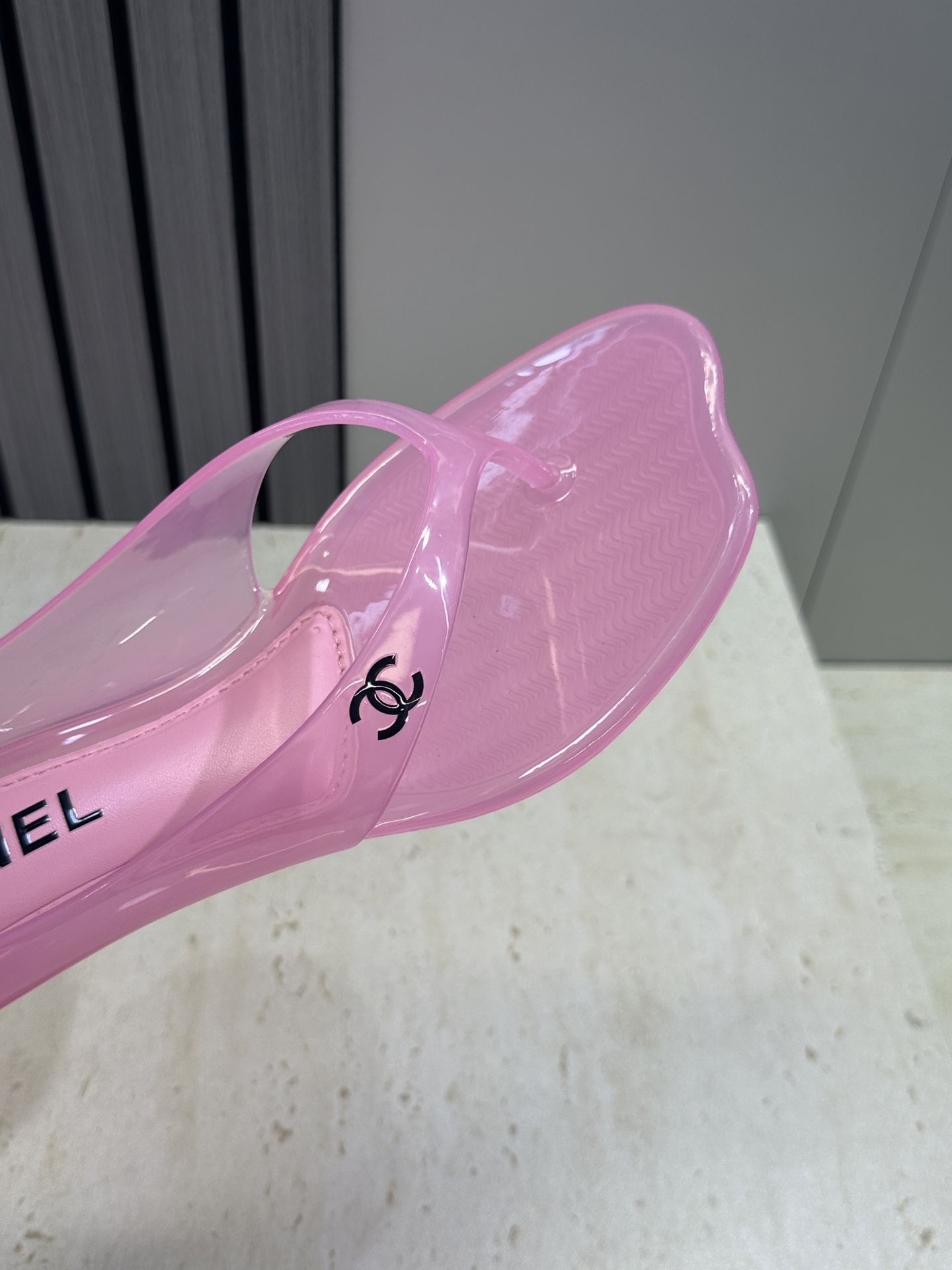 CHANEL 香奈儿 2026春夏平底休闲沙滩女鞋  小香双C字母logo低跟圆头果冻色夹趾人字拖后包凉