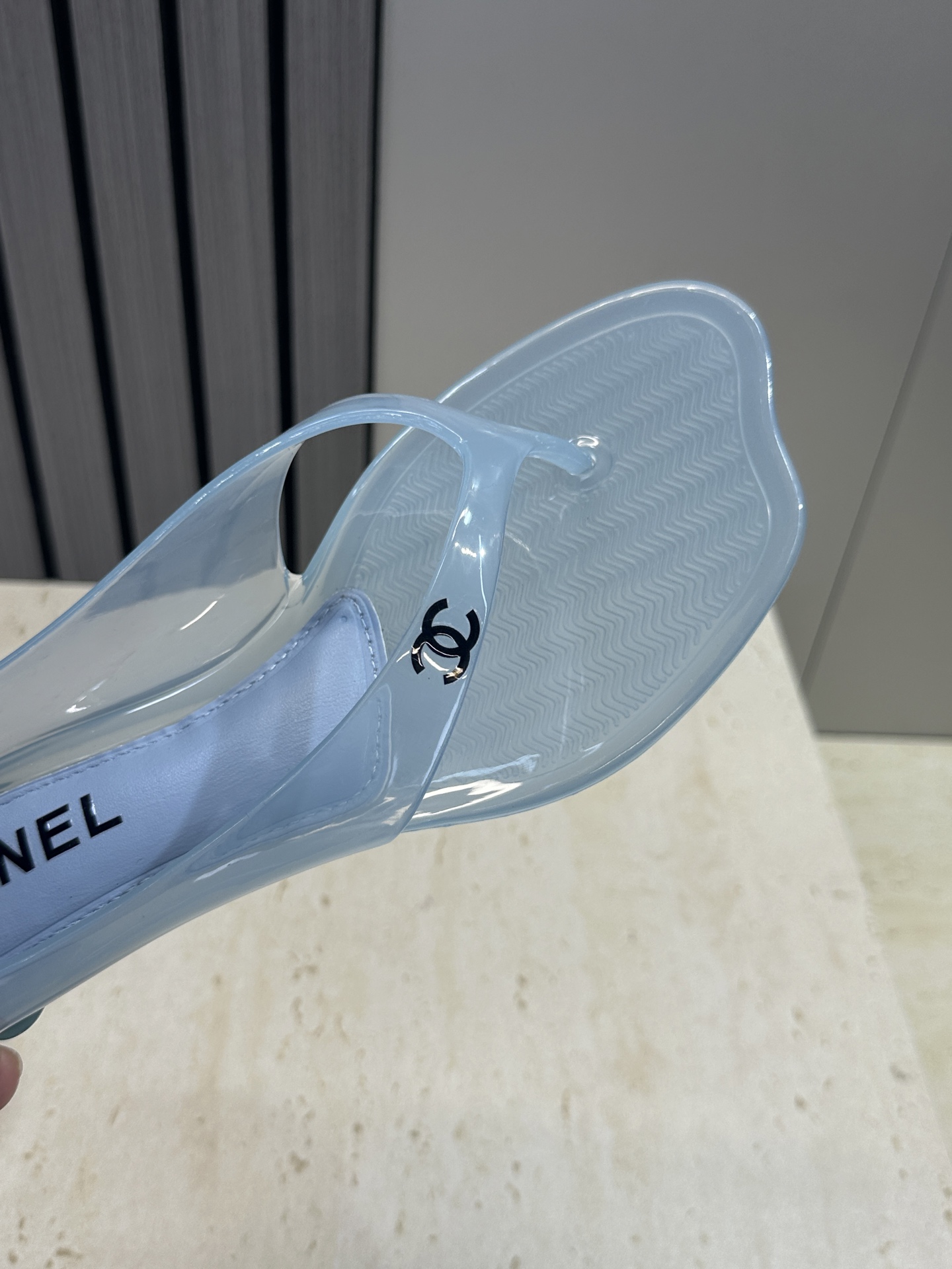 CHANEL 香奈儿 2026春夏平底休闲沙滩女鞋  小香双C字母logo低跟圆头果冻色夹趾人字拖后包凉