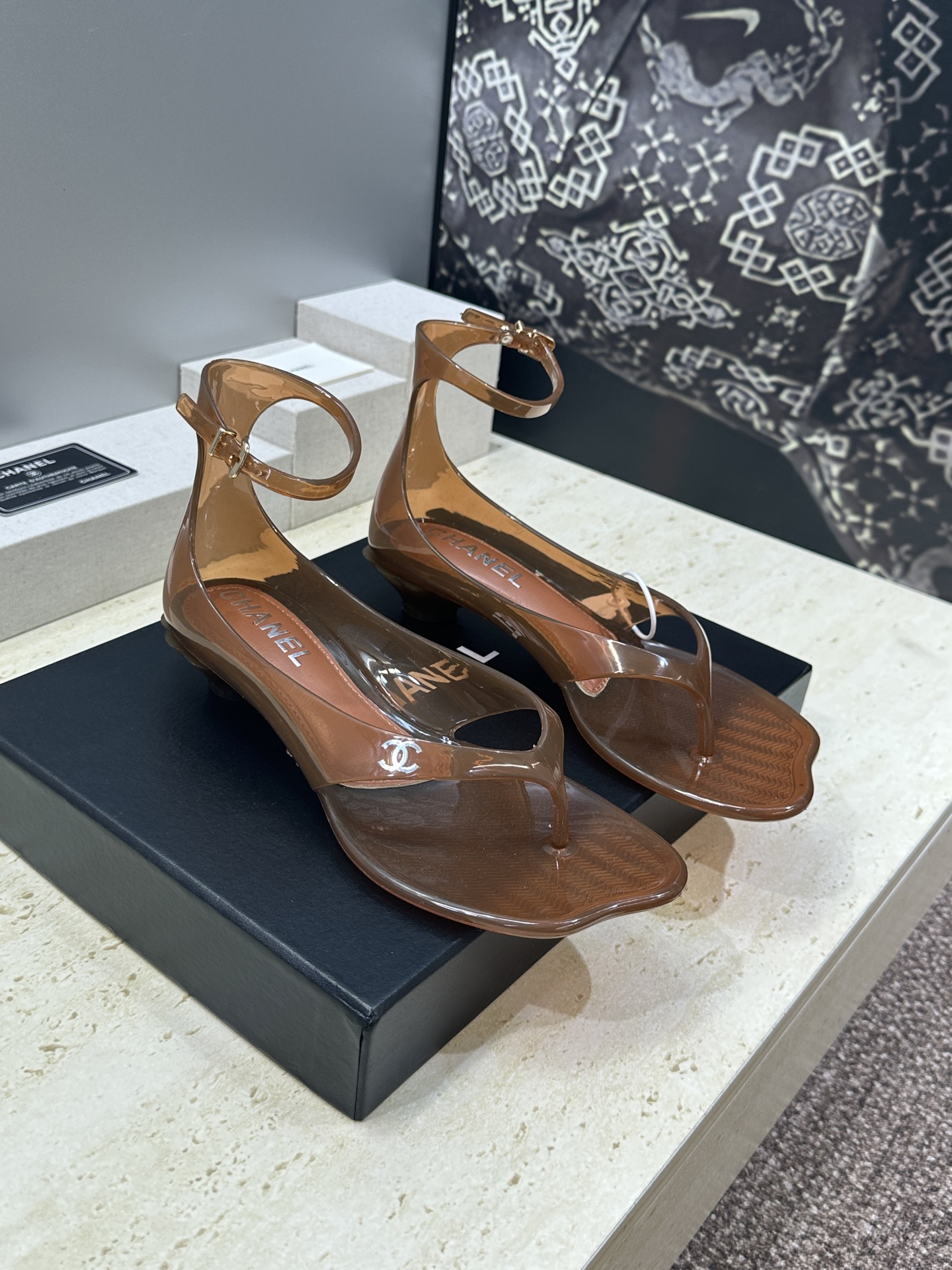 NO:816459,CHANEL Chanel 2026 spring and summer flat casual beach women's shoes Xiaoxiang double C letter logo low heel round toe jelly color flip-flop back sandals Heel height: 3CM Size36-41, sandals, chanel, chanel, sandals19860909CHANEL 香奈儿 2026春夏平底休闲沙滩女鞋 小香双C字母logo低跟圆头果冻色夹趾人字拖后包凉鞋 跟高:3CM Size36-41,凉鞋,chanel,chanel,sandals,Women's Shoes