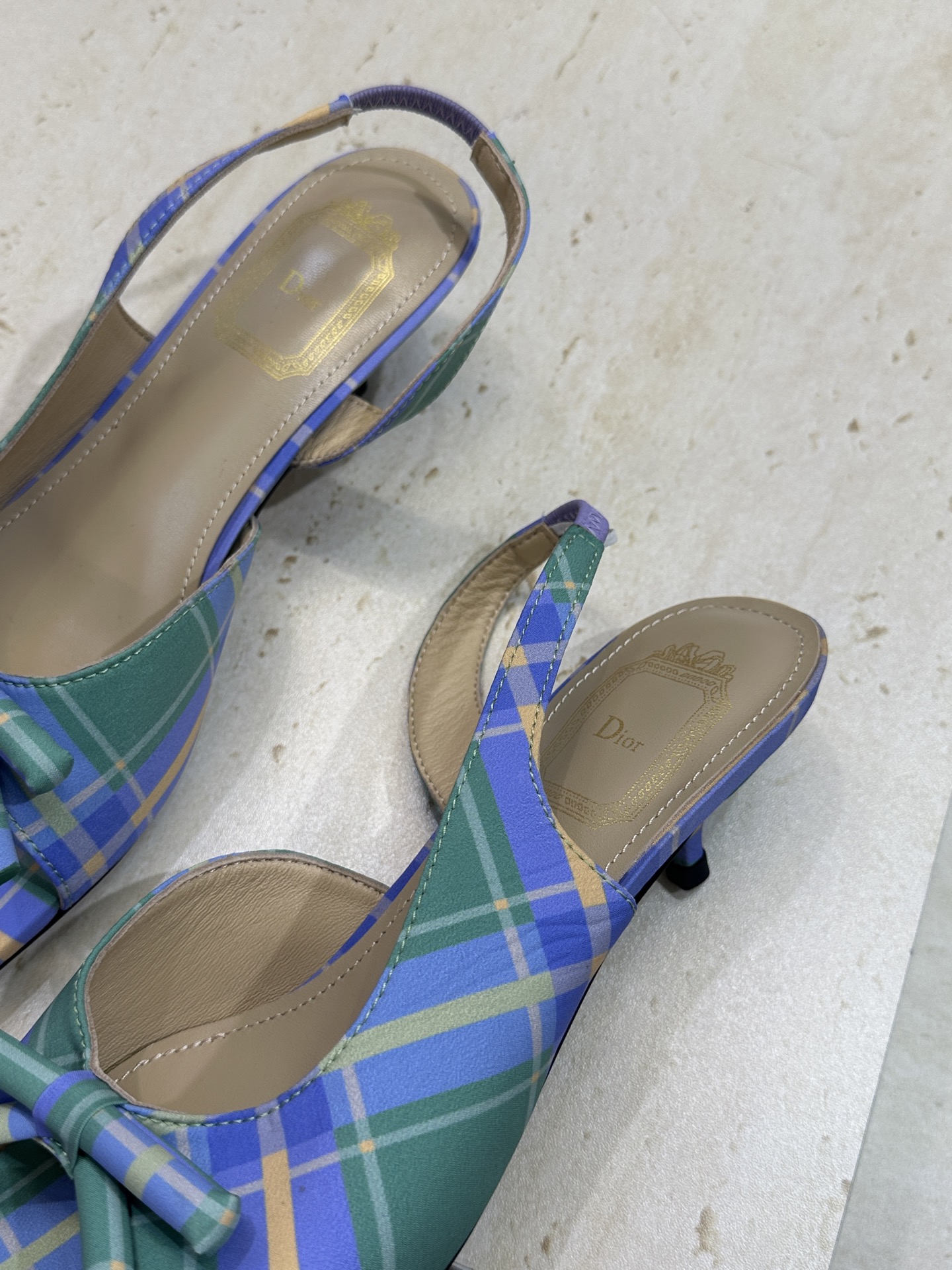 迪奥 Dior 2026早春走秀新款系列蝴蝶结果冻色女鞋 CD字母logo弧形鞋头高跟露趾后空拼色凉鞋材