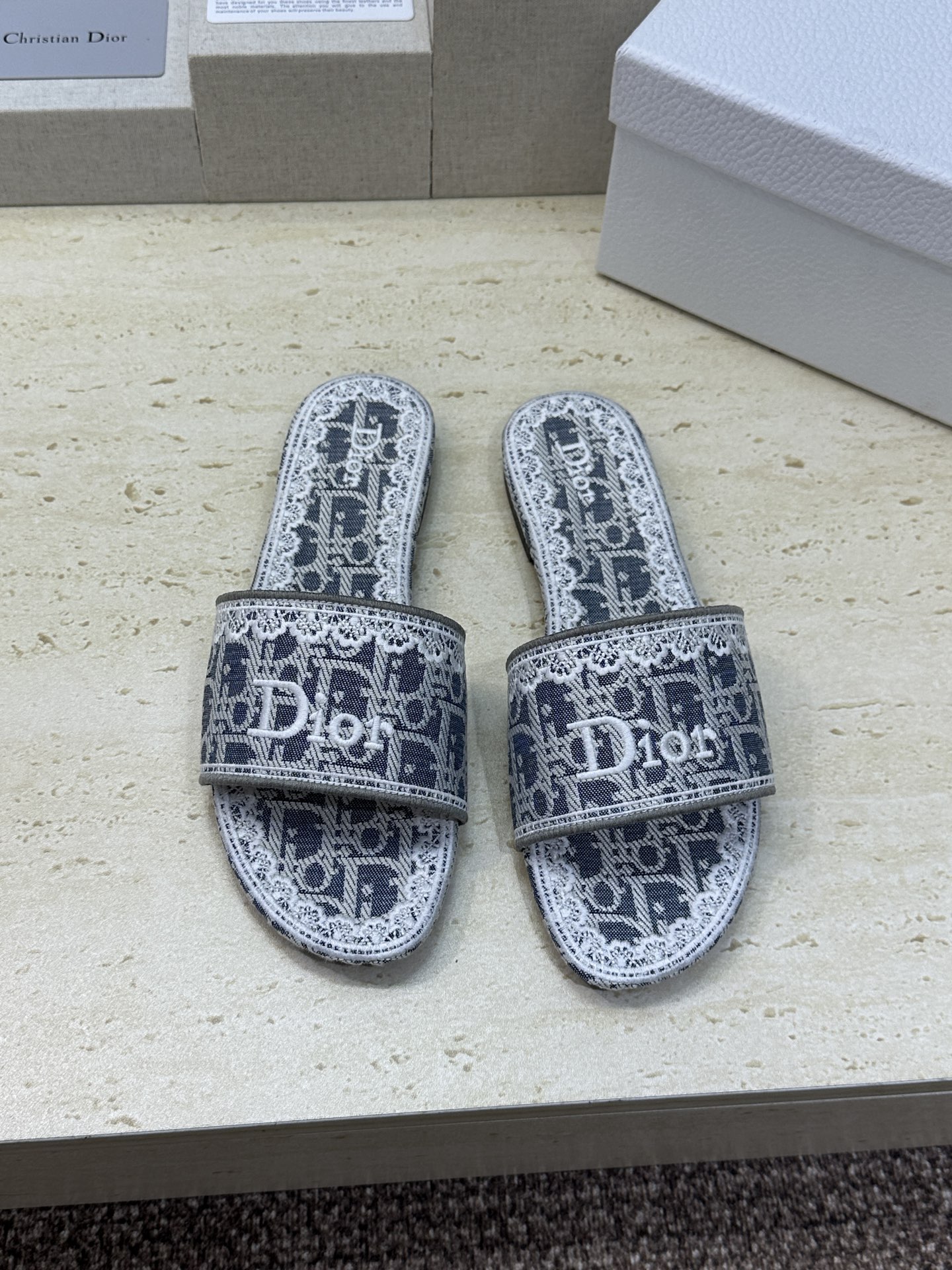 迪奥 Dior 2026 早春新款 Dentelle平底一字拖果冻色女鞋  CD字母logo立体刺绣圆头