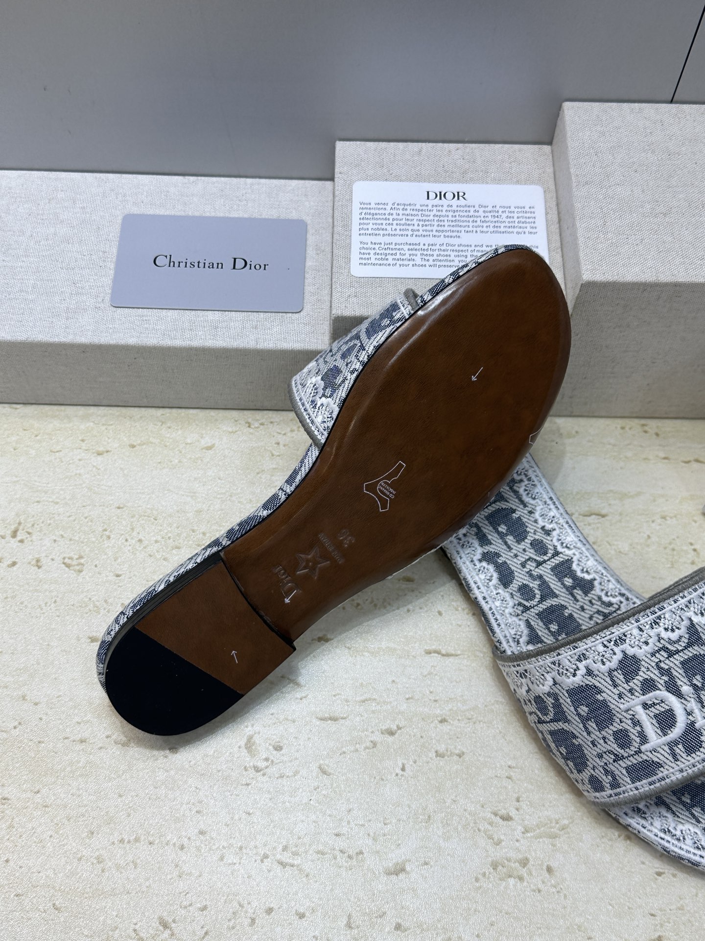 迪奥 Dior 2026 早春新款 Dentelle平底一字拖果冻色女鞋  CD字母logo立体刺绣圆头