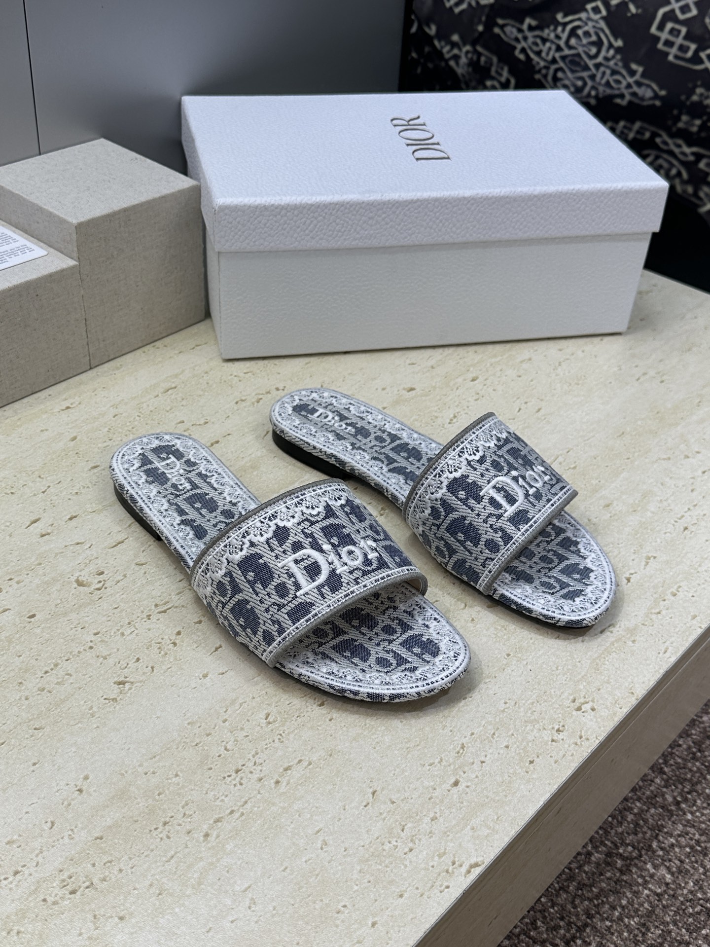 迪奥 Dior 2026 早春新款 Dentelle平底一字拖果冻色女鞋  CD字母logo立体刺绣圆头
