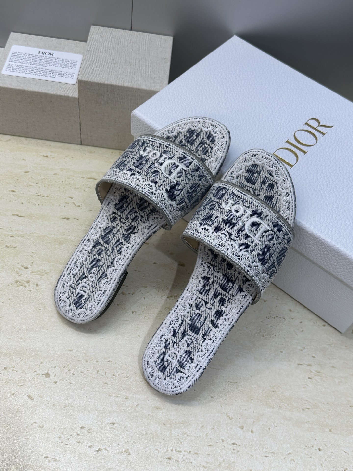 迪奥 Dior 2026 早春新款 Dentelle平底一字拖果冻色女鞋  CD字母logo立体刺绣圆头