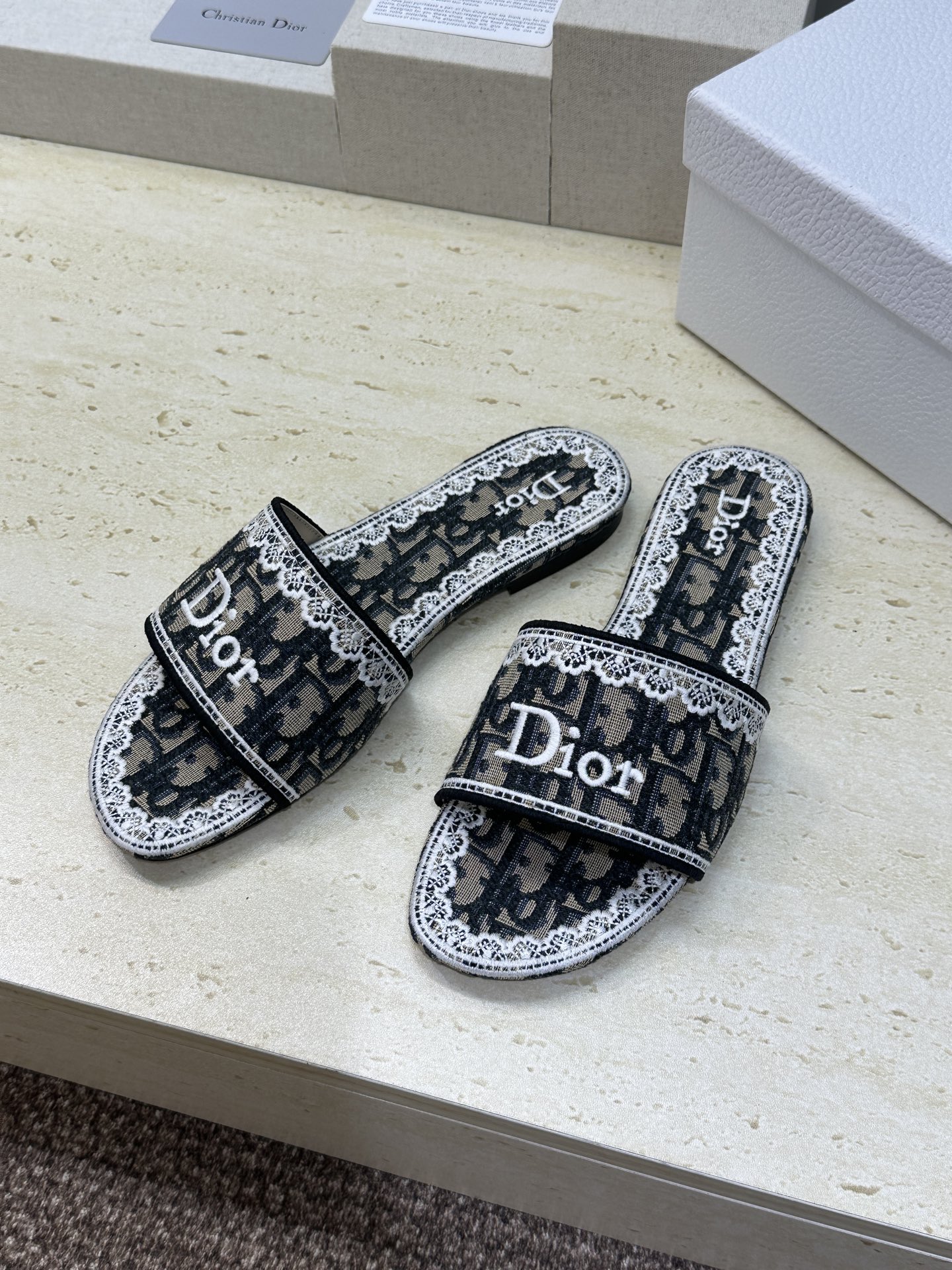 迪奥 Dior 2026 早春新款 Dentelle平底一字拖果冻色女鞋  CD字母logo立体刺绣圆头
