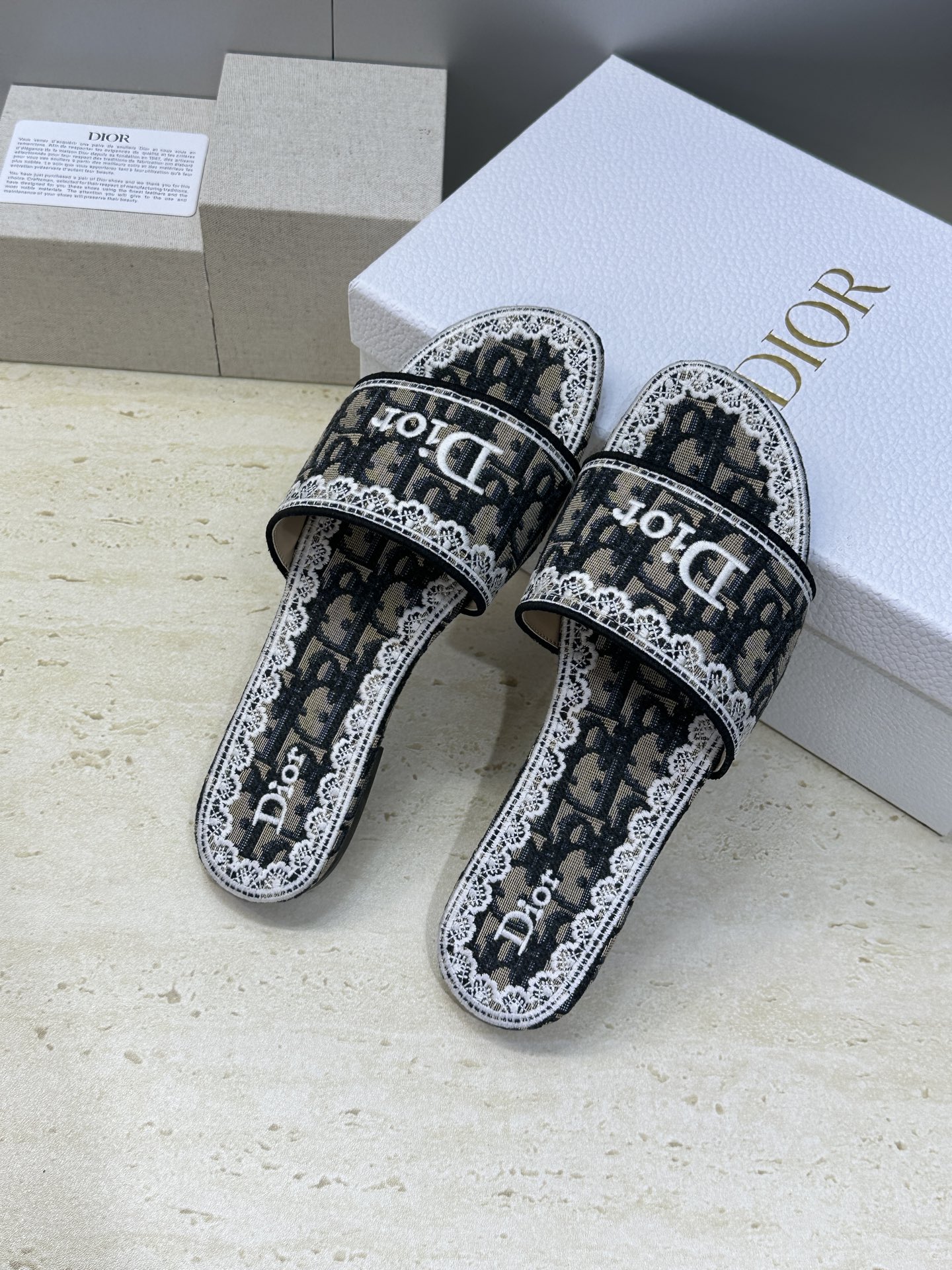 迪奥 Dior 2026 早春新款 Dentelle平底一字拖果冻色女鞋  CD字母logo立体刺绣圆头