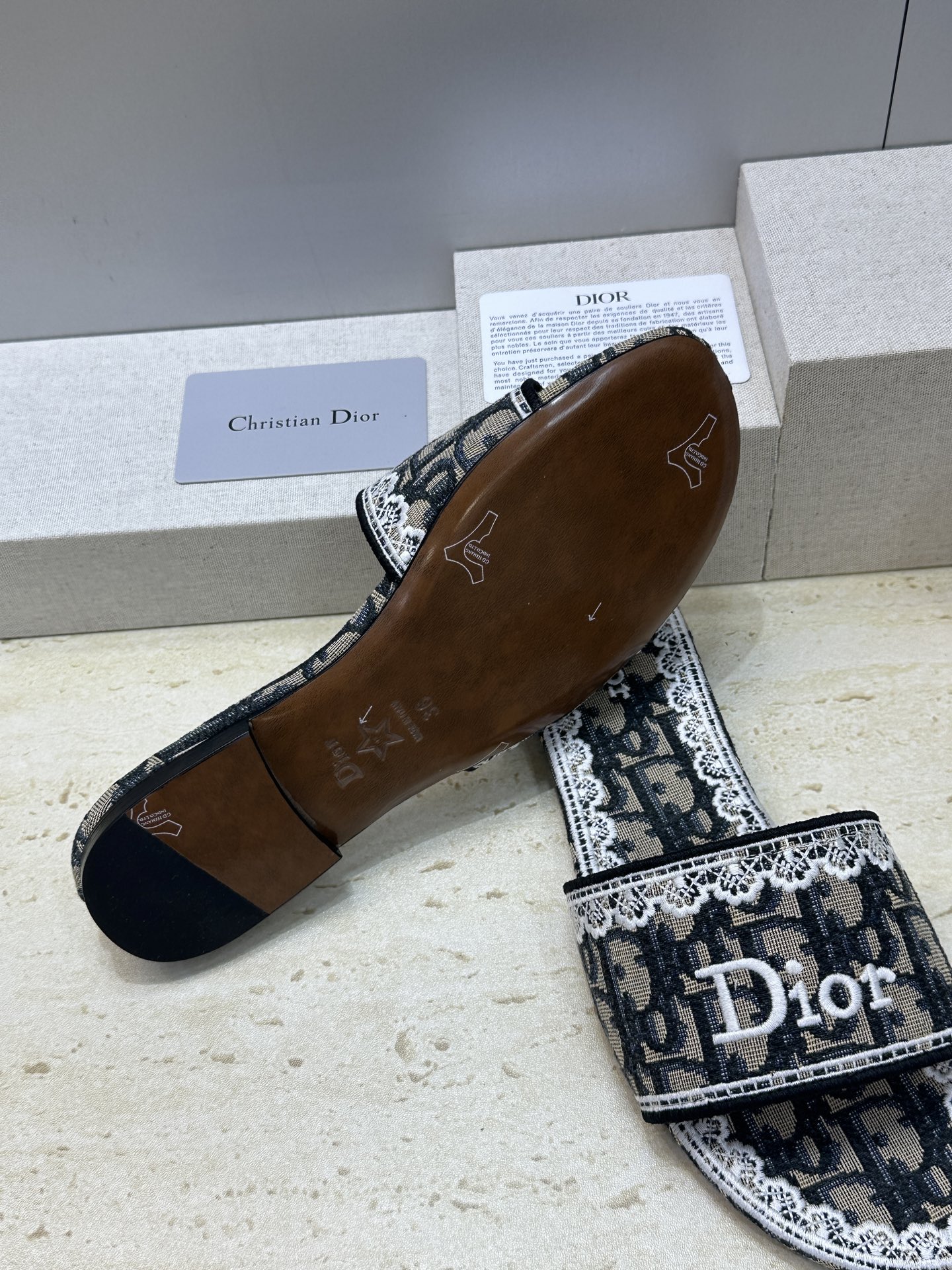 迪奥 Dior 2026 早春新款 Dentelle平底一字拖果冻色女鞋  CD字母logo立体刺绣圆头