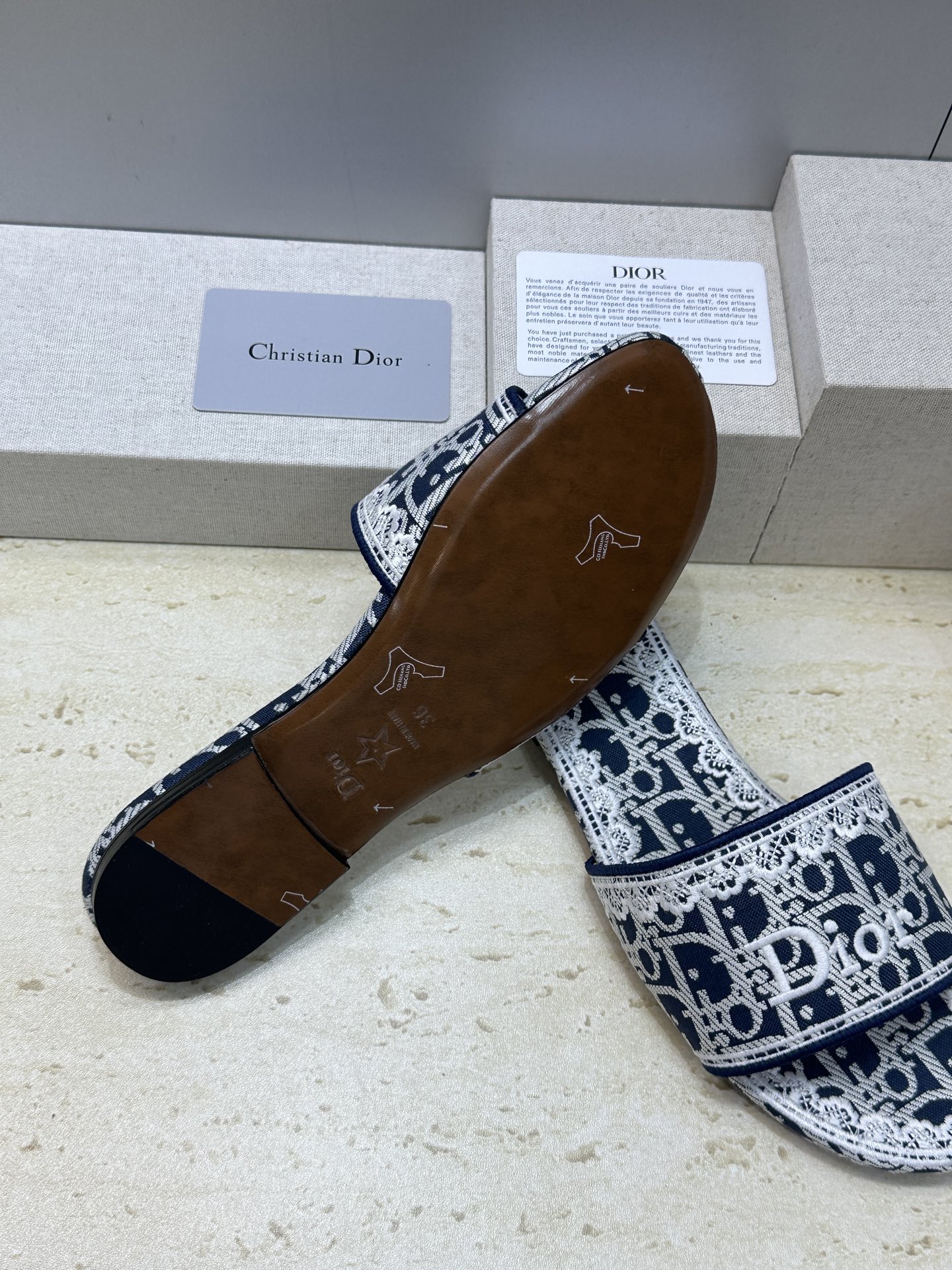 迪奥 Dior 2026 早春新款 Dentelle平底一字拖果冻色女鞋  CD字母logo立体刺绣圆头