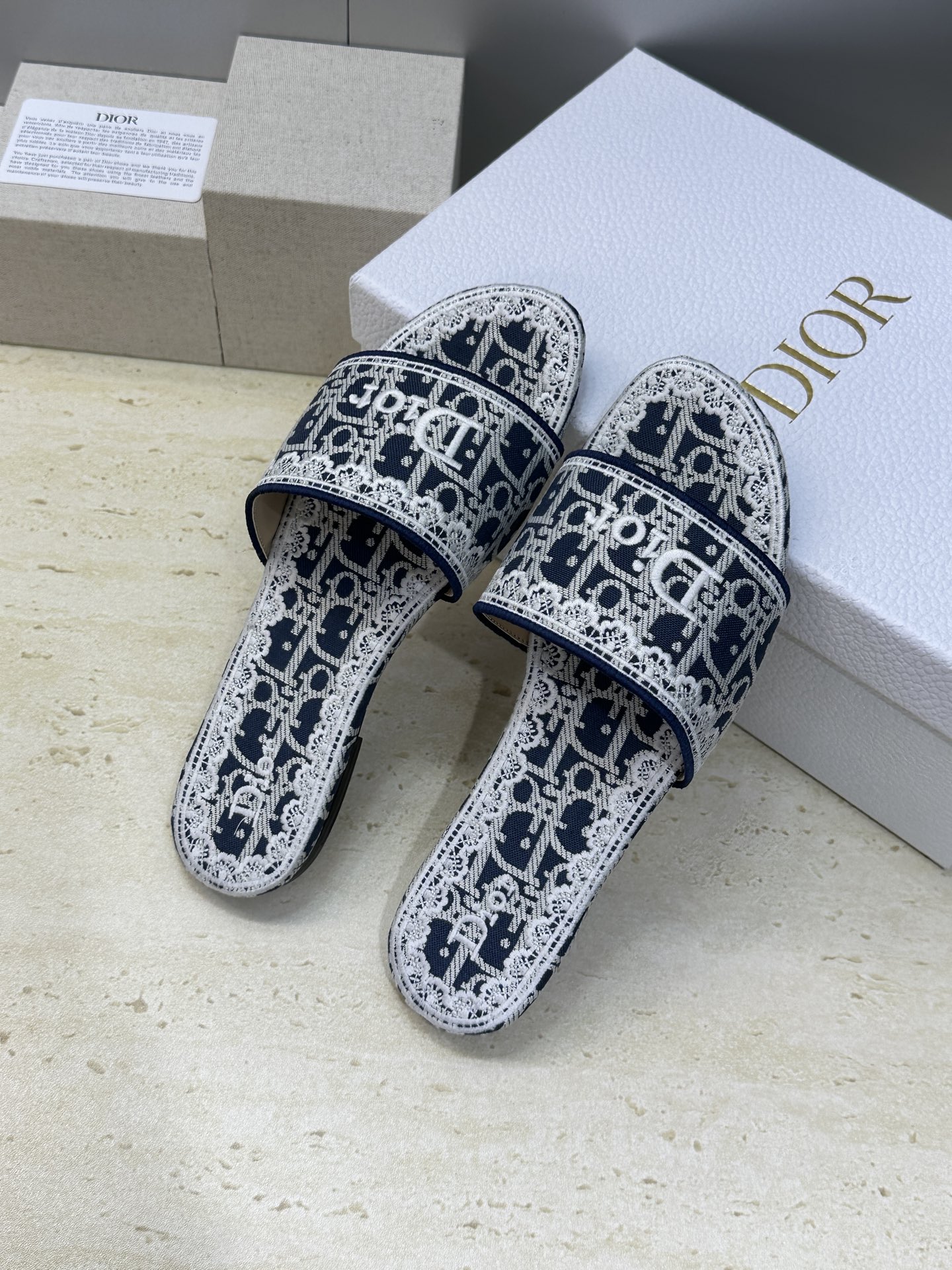 迪奥 Dior 2026 早春新款 Dentelle平底一字拖果冻色女鞋  CD字母logo立体刺绣圆头