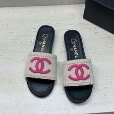 CHANEL 香奈儿2026春夏新款时尚粗跟沙滩女鞋 小香双C字母logo五金扣平底圆头拼色凉拖鞋 材 CHANEL 香奈儿2026春夏新款时尚粗跟沙滩女鞋 小香双C字母logo五金扣平底圆头拼色凉拖鞋 材