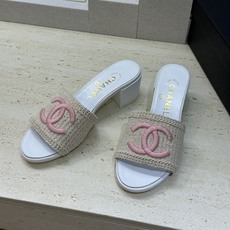 CHANEL 香奈儿2026春夏新款时尚粗跟沙滩女鞋 小香双C字母logo五金扣平底圆头拼色凉拖鞋 材 CHANEL 香奈儿2026春夏新款时尚粗跟沙滩女鞋 小香双C字母logo五金扣平底圆头拼色凉拖鞋 材