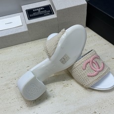 CHANEL 香奈儿2026春夏新款时尚粗跟沙滩女鞋 小香双C字母logo五金扣平底圆头拼色凉拖鞋 材 CHANEL 香奈儿2026春夏新款时尚粗跟沙滩女鞋 小香双C字母logo五金扣平底圆头拼色凉拖鞋 材