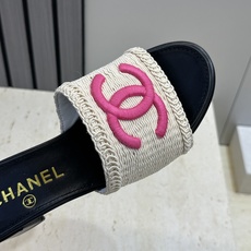 CHANEL 香奈儿2026春夏新款时尚粗跟沙滩女鞋 小香双C字母logo五金扣平底圆头拼色凉拖鞋 材 CHANEL 香奈儿2026春夏新款时尚粗跟沙滩女鞋 小香双C字母logo五金扣平底圆头拼色凉拖鞋 材