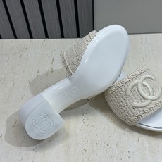CHANEL 香奈儿2026春夏新款时尚粗跟沙滩女鞋 小香双C字母logo五金扣平底圆头拼色凉拖鞋 材 CHANEL 香奈儿2026春夏新款时尚粗跟沙滩女鞋 小香双C字母logo五金扣平底圆头拼色凉拖鞋 材