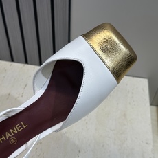 CHANEL 香奈儿 2026春夏走秀新款时尚拼色女鞋 小香双C字母logo五金扣低跟方头后空凉鞋材质 CHANEL 香奈儿 2026春夏走秀新款时尚拼色女鞋 小香双C字母logo五金扣低跟方头后空凉鞋材质