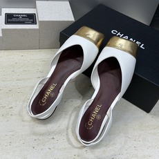 CHANEL 香奈儿 2026春夏走秀新款时尚拼色女鞋 小香双C字母logo五金扣低跟方头后空凉鞋材质 CHANEL 香奈儿 2026春夏走秀新款时尚拼色女鞋 小香双C字母logo五金扣低跟方头后空凉鞋材质
