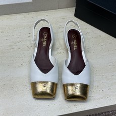 CHANEL 香奈儿 2026春夏走秀新款时尚拼色女鞋 小香双C字母logo五金扣低跟方头后空凉鞋材质 CHANEL 香奈儿 2026春夏走秀新款时尚拼色女鞋 小香双C字母logo五金扣低跟方头后空凉鞋材质