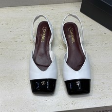 CHANEL 香奈儿 2026春夏走秀新款时尚拼色女鞋 小香双C字母logo五金扣低跟方头后空凉鞋材质 CHANEL 香奈儿 2026春夏走秀新款时尚拼色女鞋 小香双C字母logo五金扣低跟方头后空凉鞋材质
