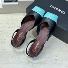 CHANEL 香奈儿 2026春夏走秀新款时尚拼色女鞋 小香双C字母logo五金扣低跟方头后空凉鞋材质 CHANEL 香奈儿 2026春夏走秀新款时尚拼色女鞋 小香双C字母logo五金扣低跟方头后空凉鞋材质
