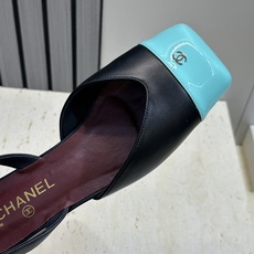 CHANEL 香奈儿 2026春夏走秀新款时尚拼色女鞋 小香双C字母logo五金扣低跟方头后空凉鞋材质 CHANEL 香奈儿 2026春夏走秀新款时尚拼色女鞋 小香双C字母logo五金扣低跟方头后空凉鞋材质