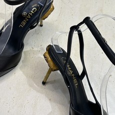 CHANEL 香奈儿 2026春夏走秀新款时尚拼色女鞋 小香双C字母logo五金扣高跟圆头后空凉鞋材质 CHANEL 香奈儿 2026春夏走秀新款时尚拼色女鞋 小香双C字母logo五金扣高跟圆头后空凉鞋材质