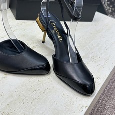 CHANEL 香奈儿 2026春夏走秀新款时尚拼色女鞋 小香双C字母logo五金扣高跟圆头后空凉鞋材质 CHANEL 香奈儿 2026春夏走秀新款时尚拼色女鞋 小香双C字母logo五金扣高跟圆头后空凉鞋材质