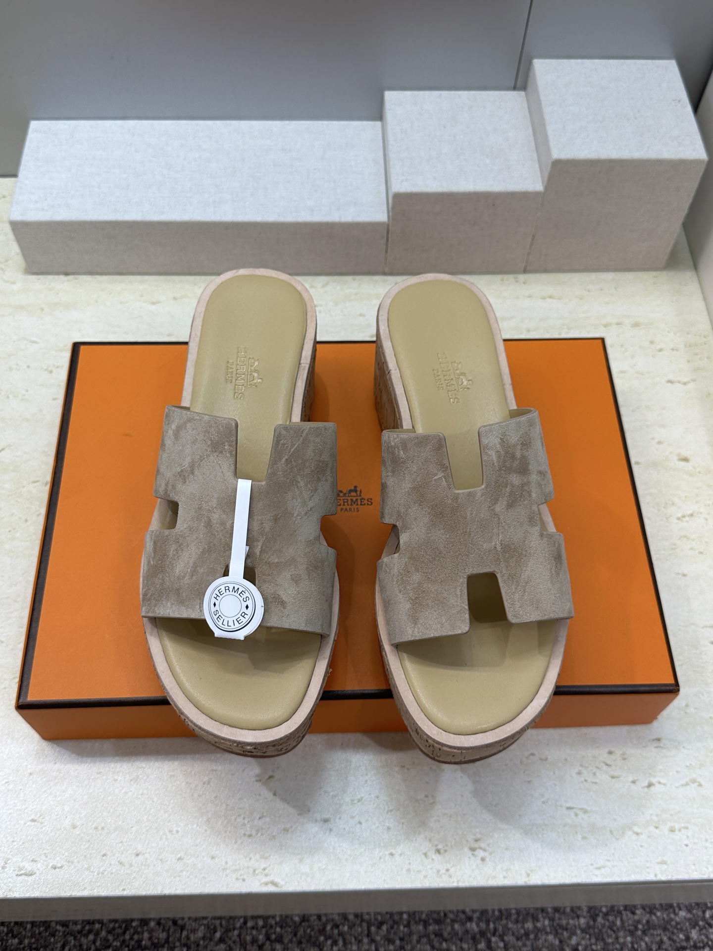 (配全套飞机盒) 莞货 顶级版 Hermes 爱马仕 春夏经典款 Eze 厚底拼色坡跟女鞋 H家字母lo