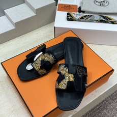 (配全套飞机盒)莞产 代购级 爱马仕 Hermes 2026春夏新色经典款 Oran 拼色工字拖女鞋 (配全套飞机盒)莞产 代购级 爱马仕 Hermes 2026春夏新色经典款 Oran 拼色工字拖女鞋