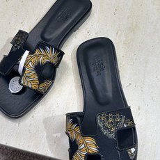 (配全套飞机盒)莞产 代购级 爱马仕 Hermes 2026春夏新色经典款 Oran 拼色工字拖女鞋 (配全套飞机盒)莞产 代购级 爱马仕 Hermes 2026春夏新色经典款 Oran 拼色工字拖女鞋