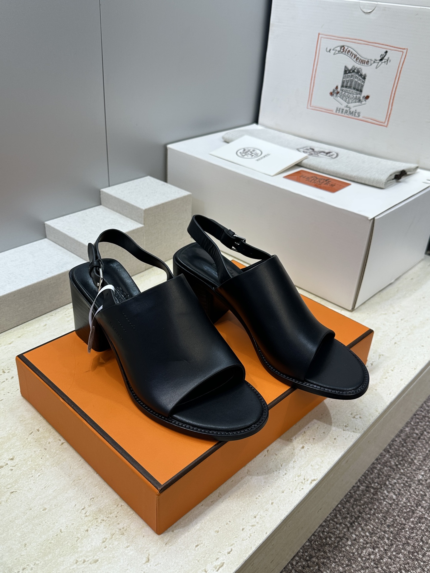 (配全套飞机盒)莞货 代购级 Hermes 爱马仕2026春夏新款高跟女鞋 H家字母logo五金扣粗跟圆