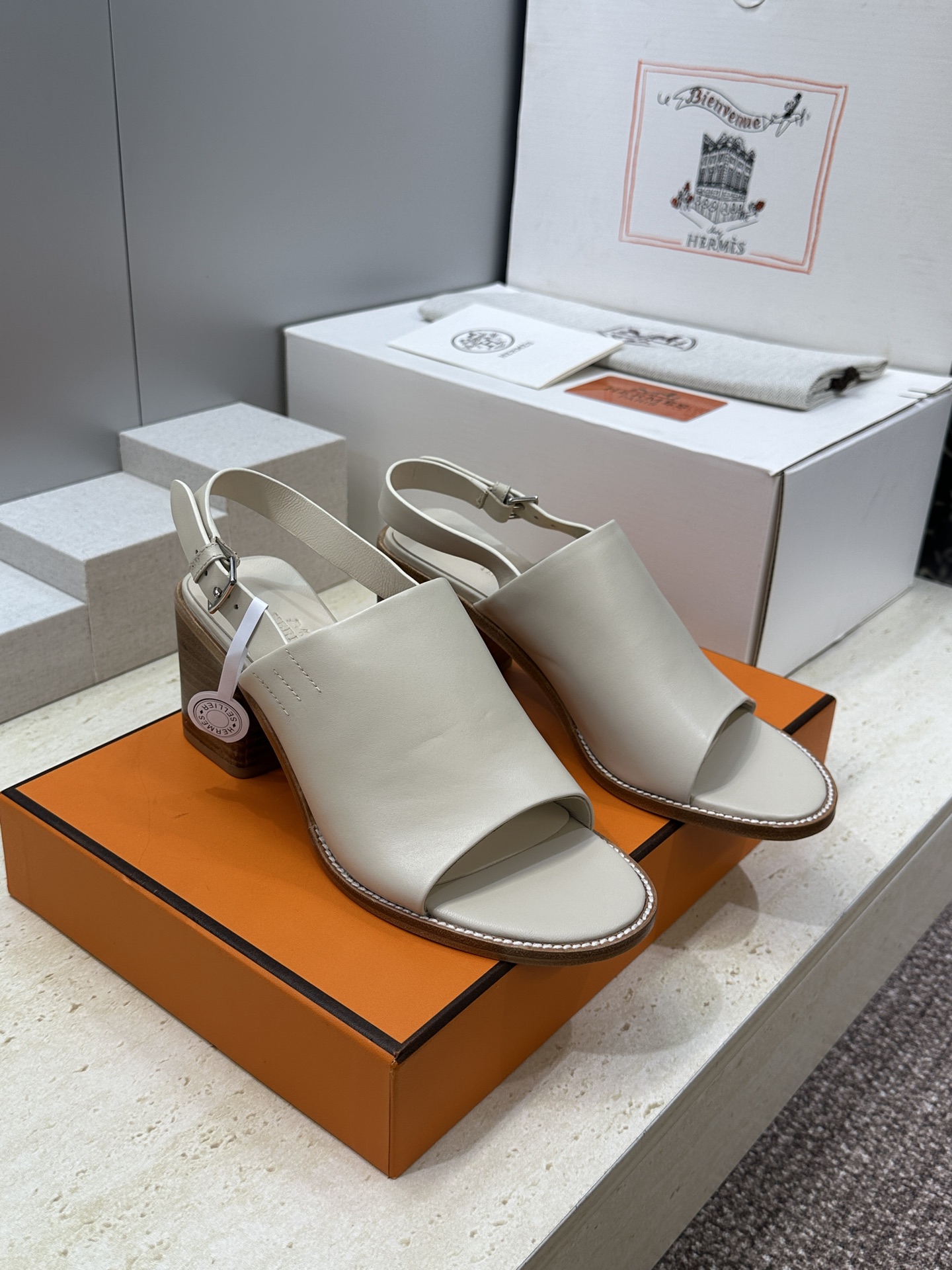 (配全套飞机盒)莞货 代购级 Hermes 爱马仕2026春夏新款高跟女鞋 H家字母logo五金扣粗跟圆