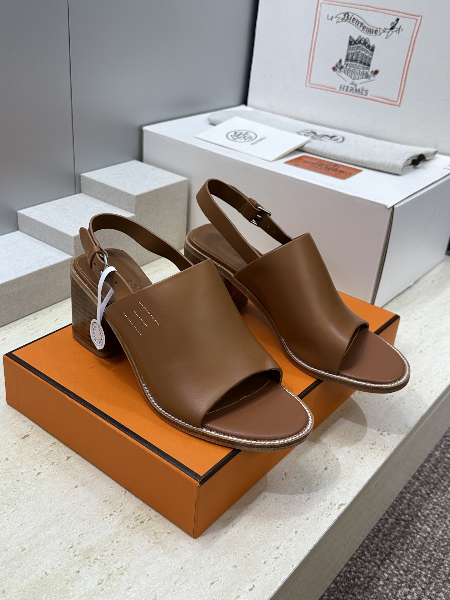 (配全套飞机盒)莞货 代购级 Hermes 爱马仕2026春夏新款高跟女鞋 H家字母logo五金扣粗跟圆