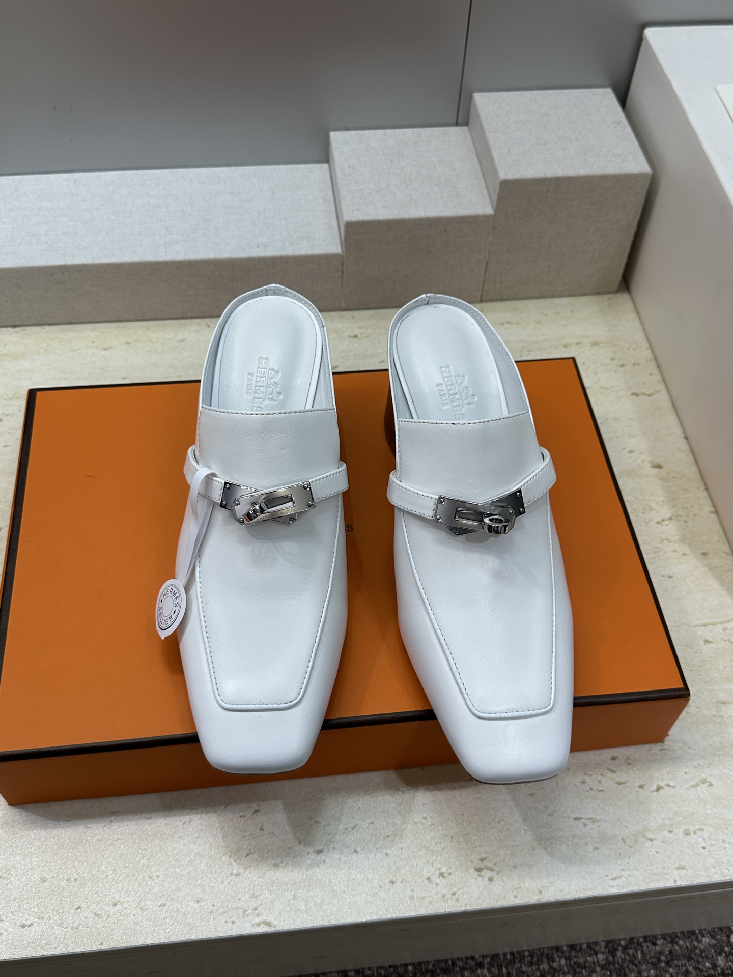 (配全套飞机盒)莞产 代购级 爱马仕 Hermes 2026 春夏新款 OZ高跟拼色女鞋  H家字母lo