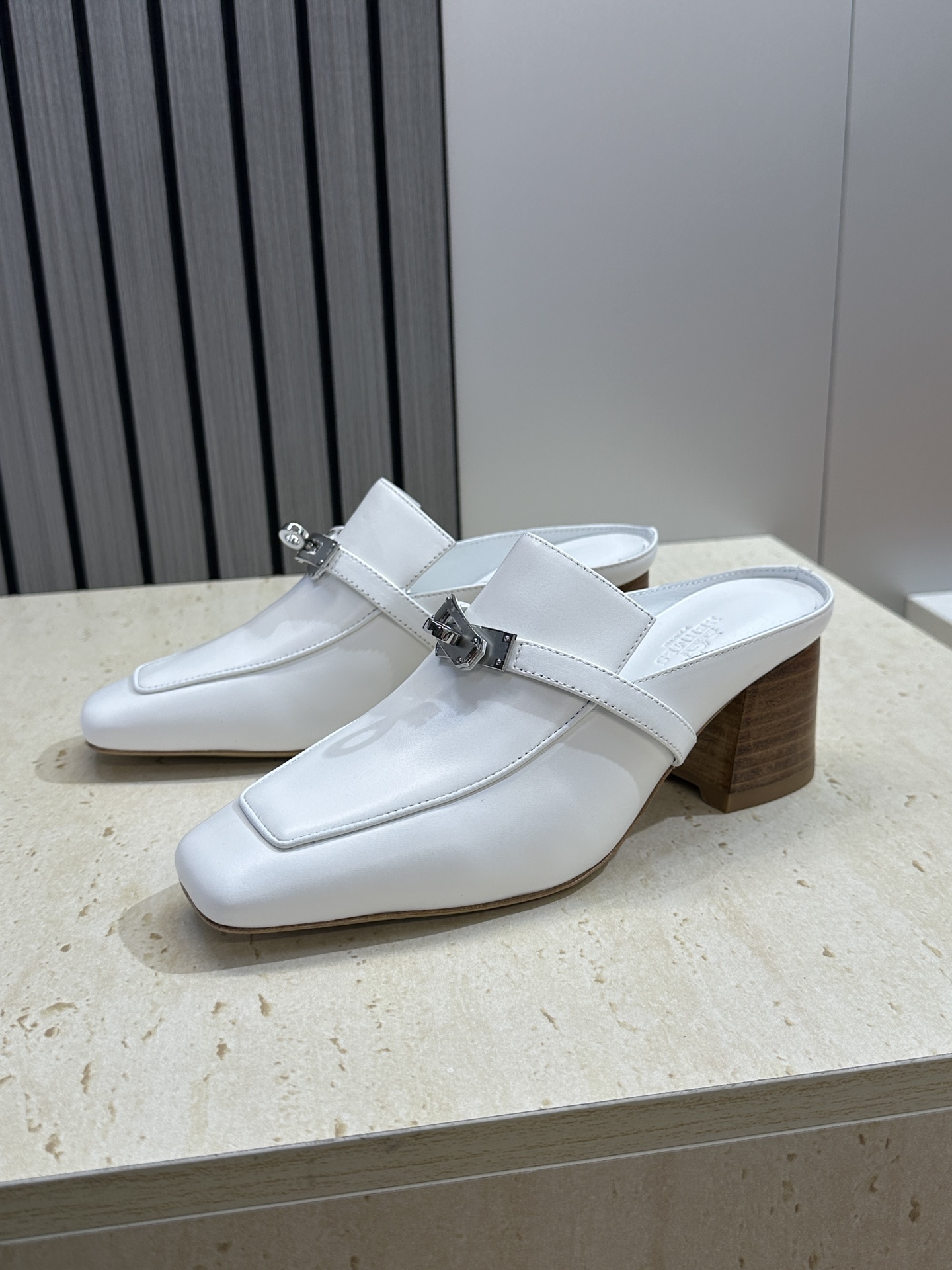 (配全套飞机盒)莞产 代购级 爱马仕 Hermes 2026 春夏新款 OZ高跟拼色女鞋  H家字母lo