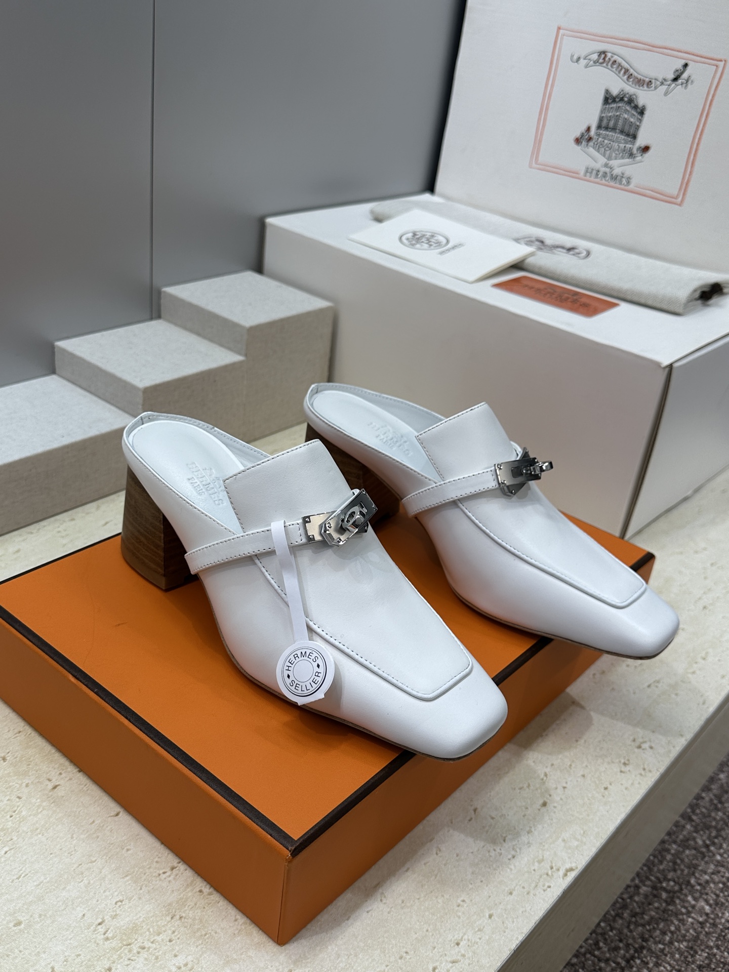 (配全套飞机盒)莞产 代购级 爱马仕 Hermes 2026 春夏新款 OZ高跟拼色女鞋  H家字母lo