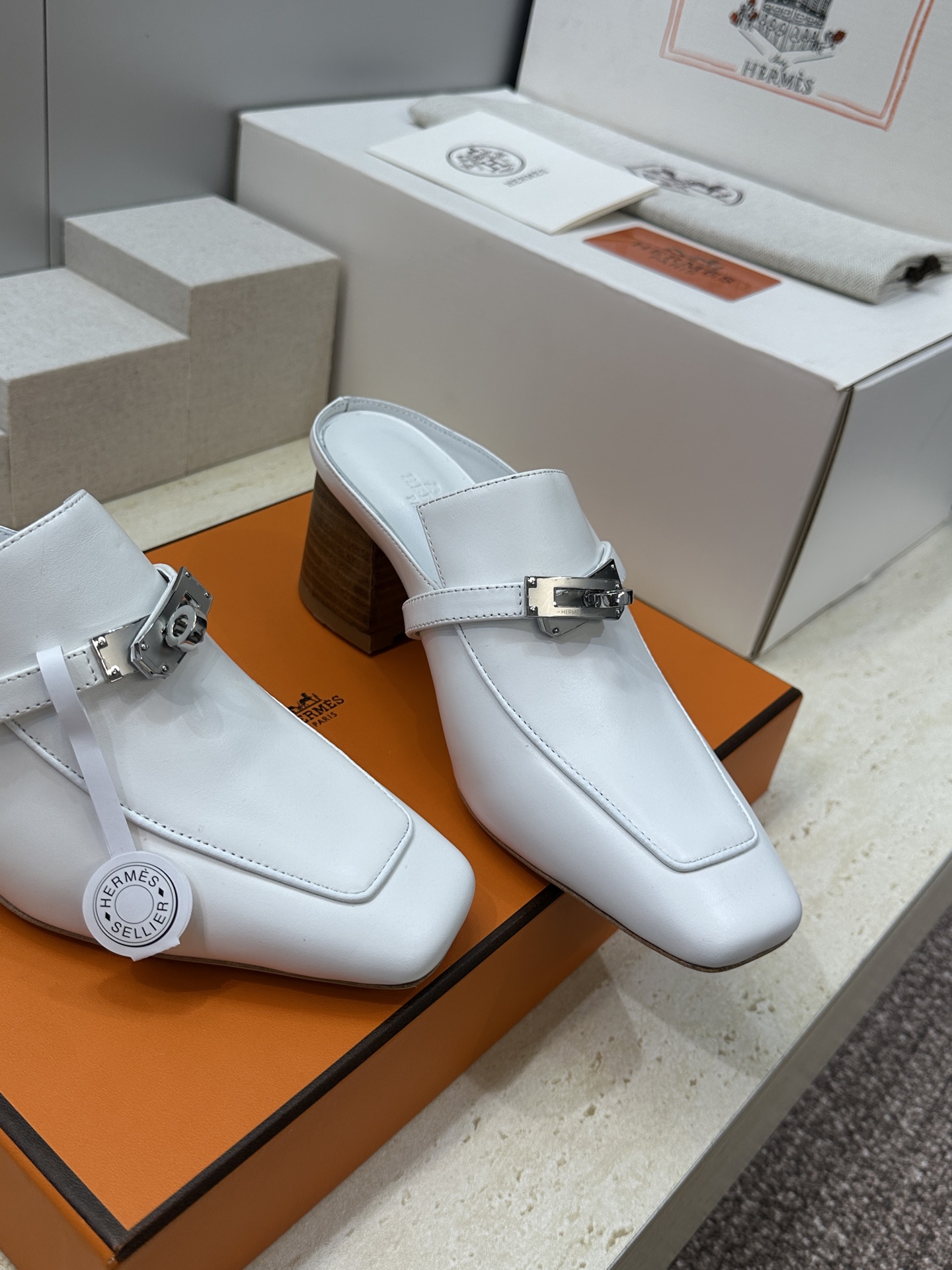 (配全套飞机盒)莞产 代购级 爱马仕 Hermes 2026 春夏新款 OZ高跟拼色女鞋  H家字母lo