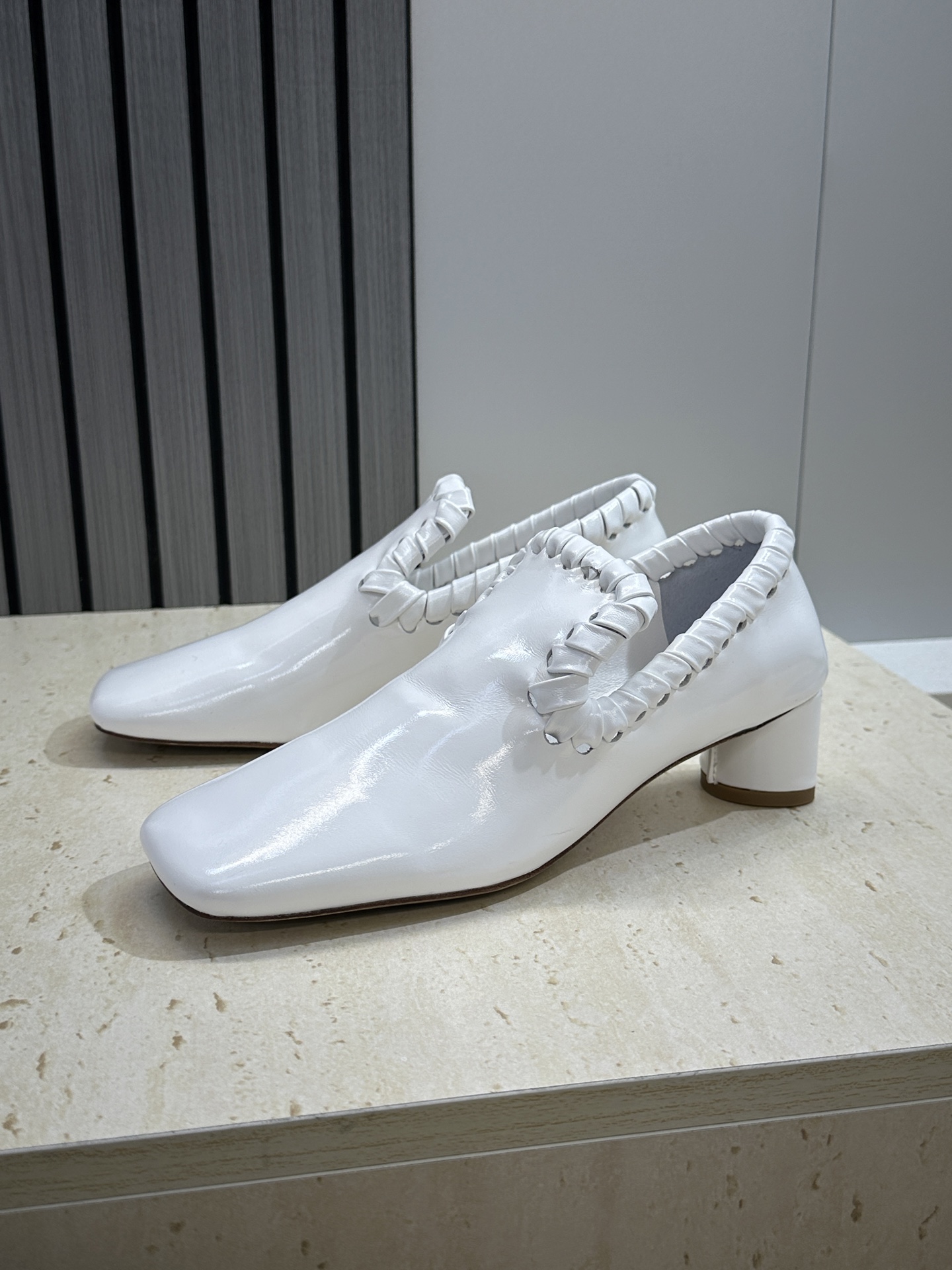 Bottega Veneta 葆蝶家2026春夏新款编织玛丽珍芭蕾舞粗跟女鞋 BV字母logo平底方头乐